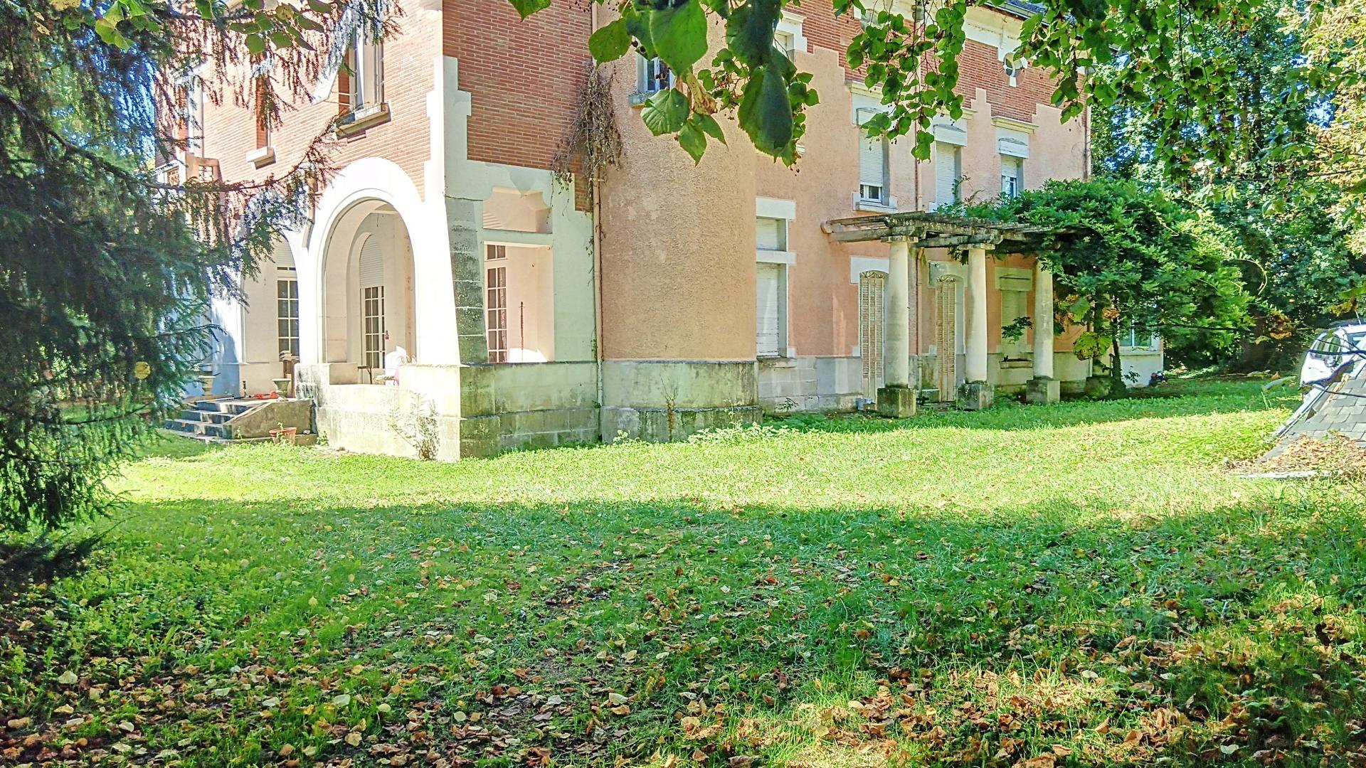 Photo 19 of the listing.