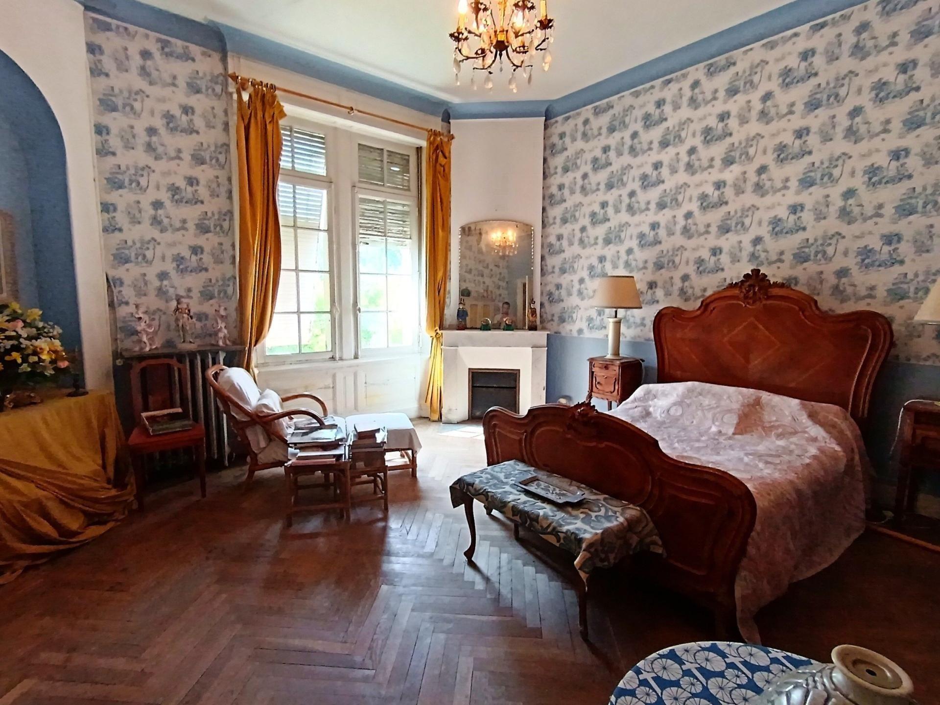 Photo 11 of the listing.