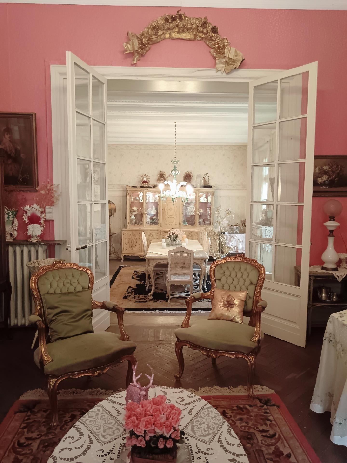 Photo 5 of the listing.