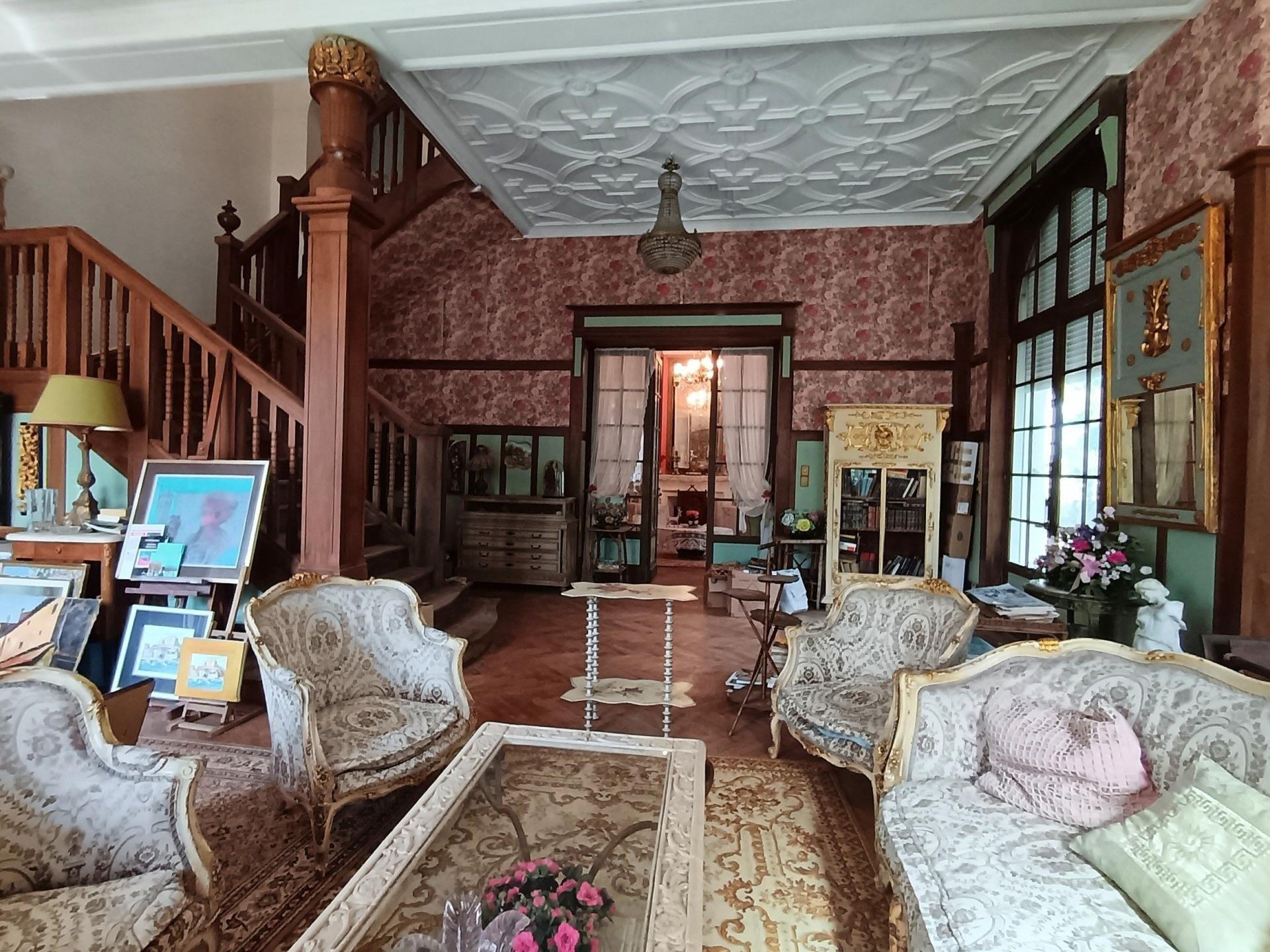 Photo 6 of the listing.