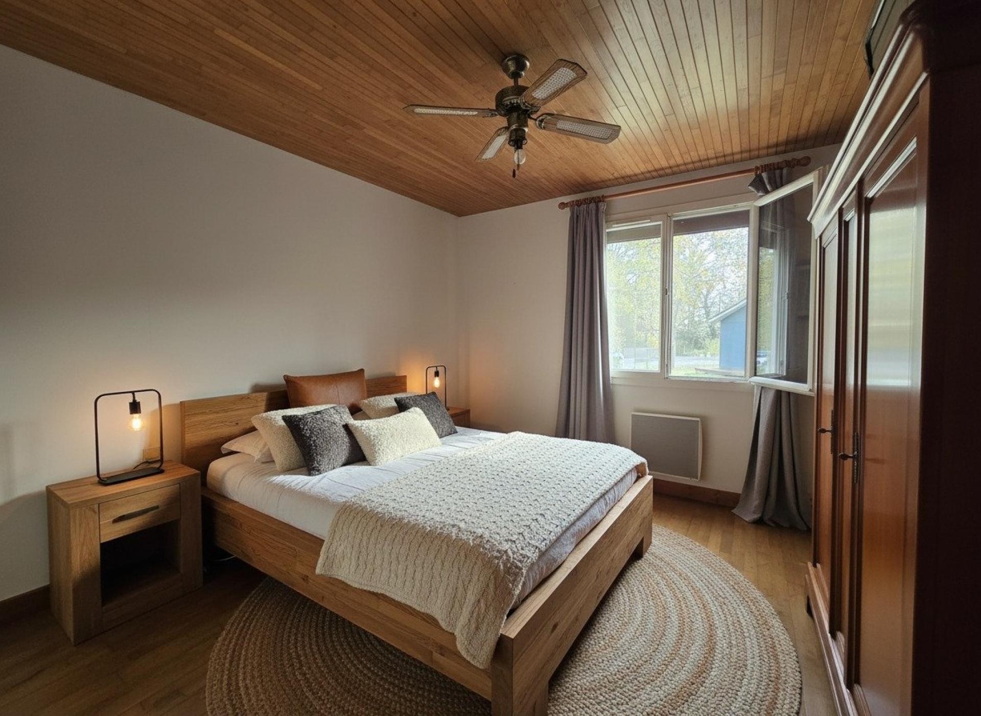 Photo 7 of the listing.