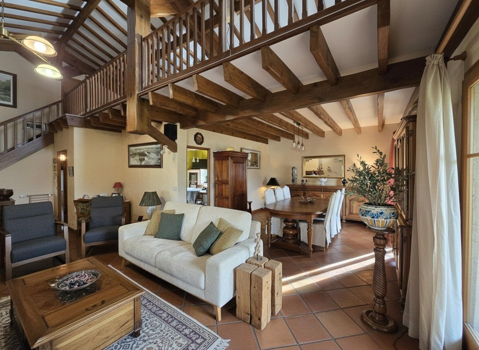 Photo 2 of the listing.