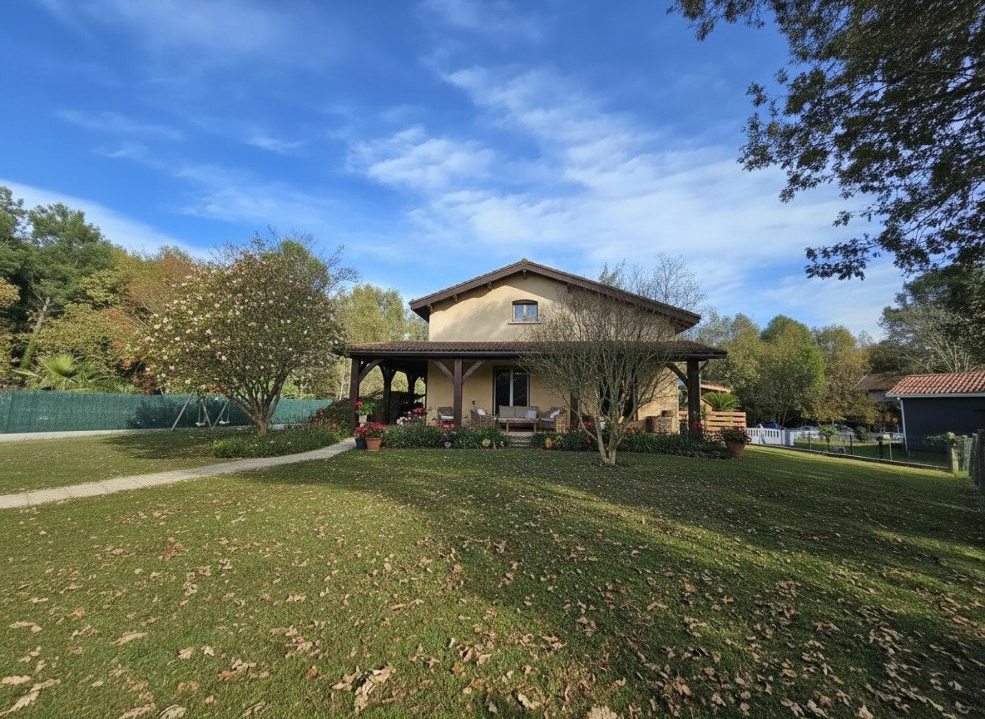 Photo 10 of the listing.