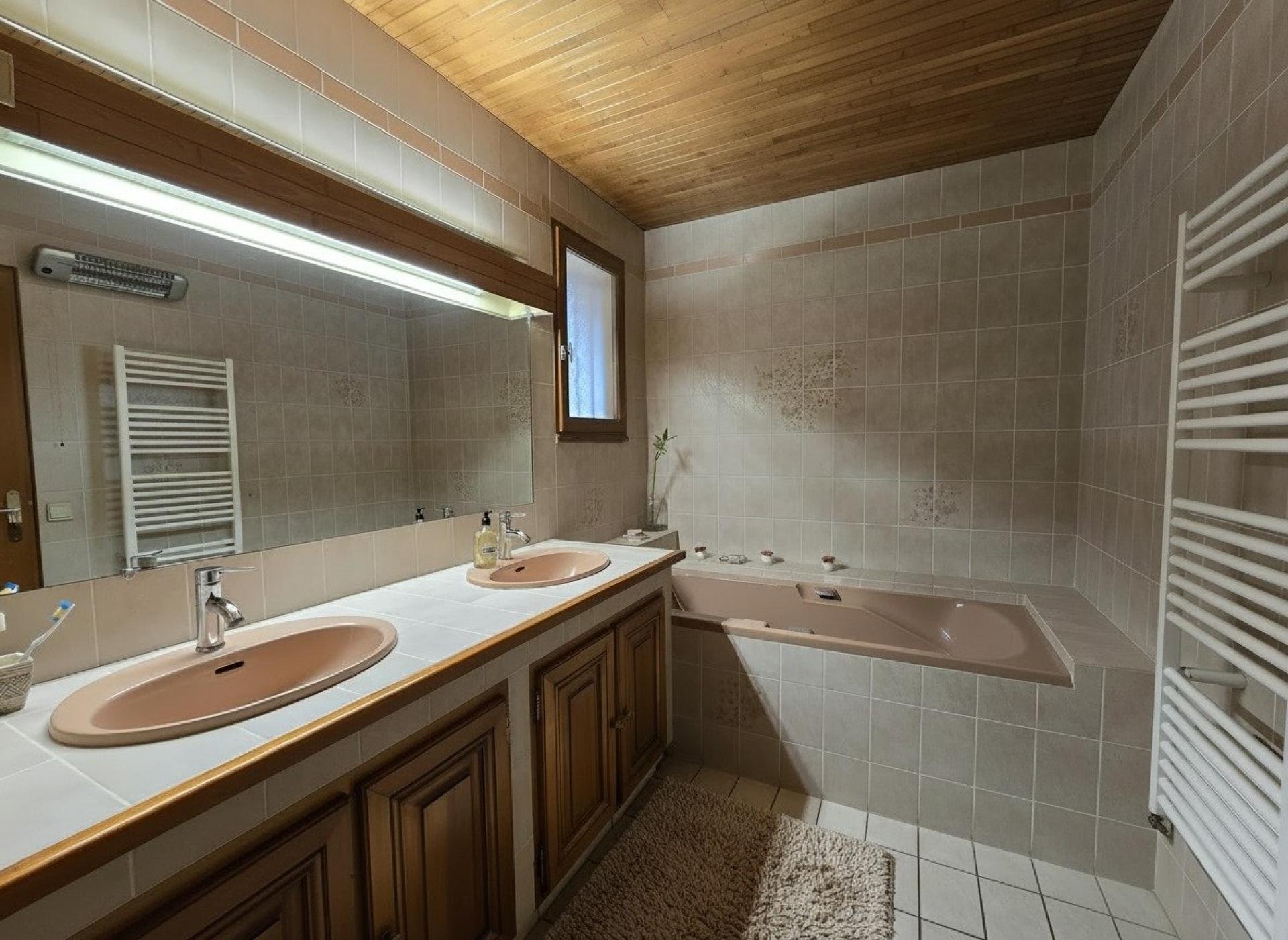 Photo 8 of the listing.