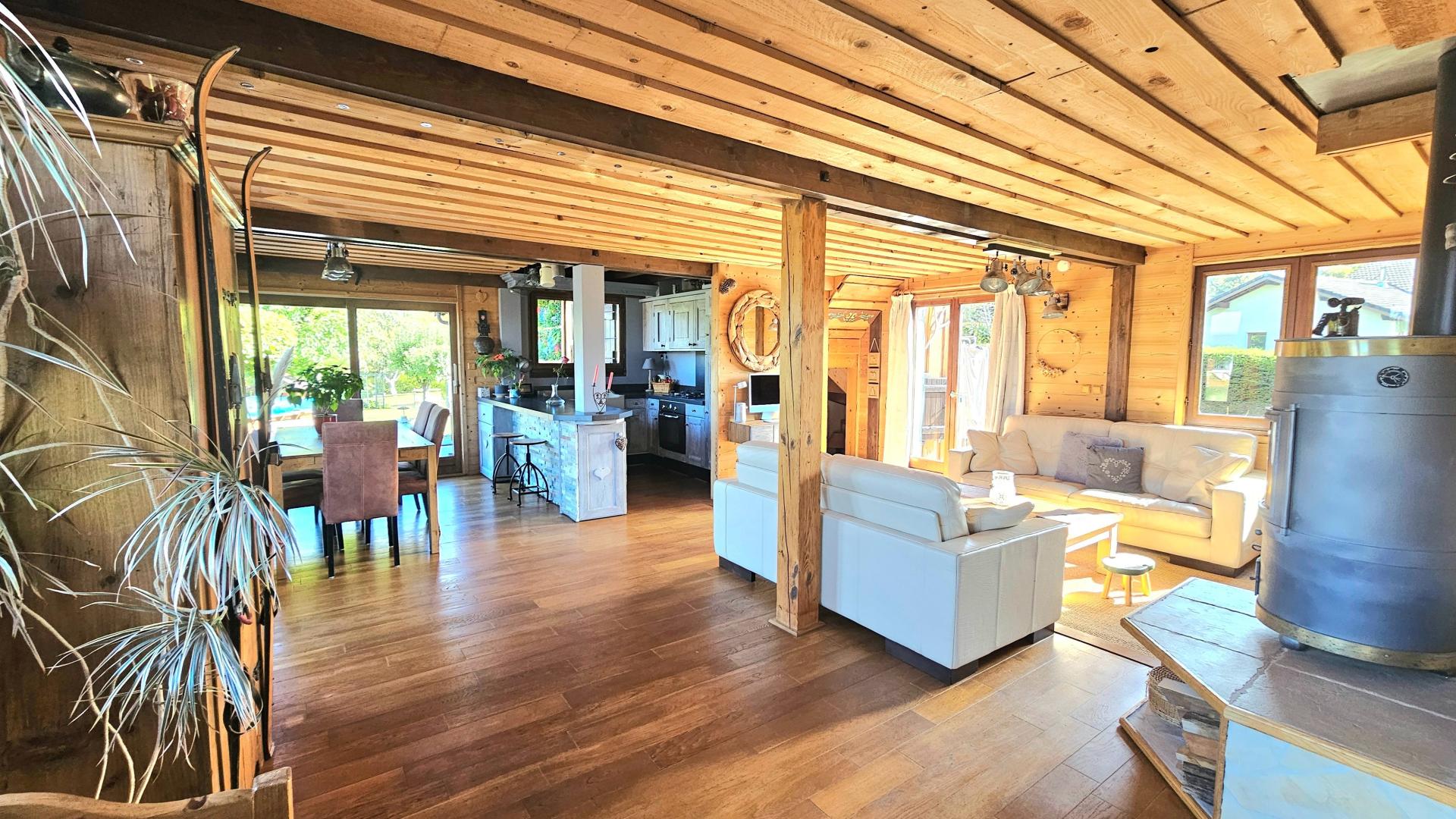 Photo 5 of the listing.