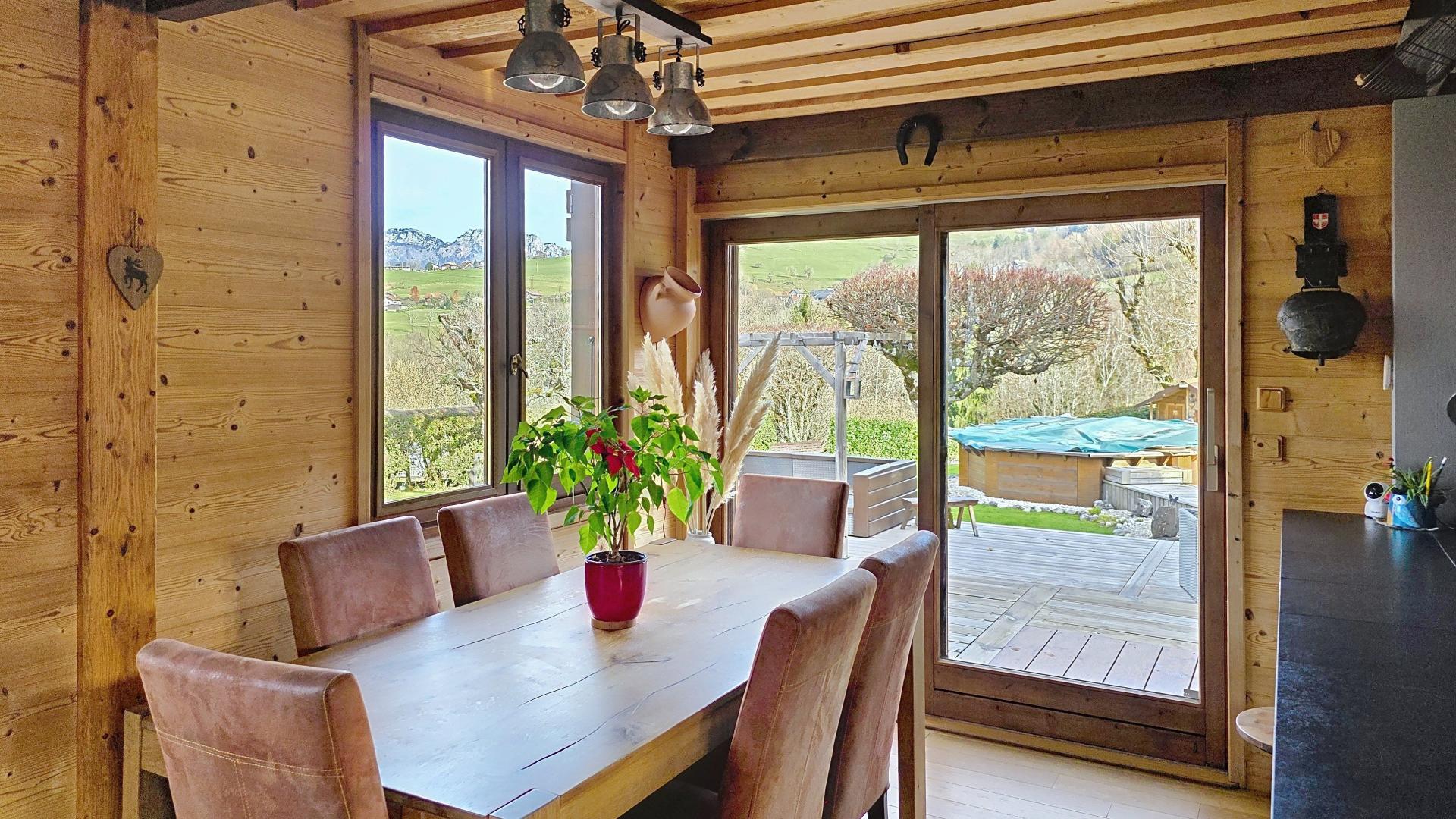 Photo 2 of the listing.