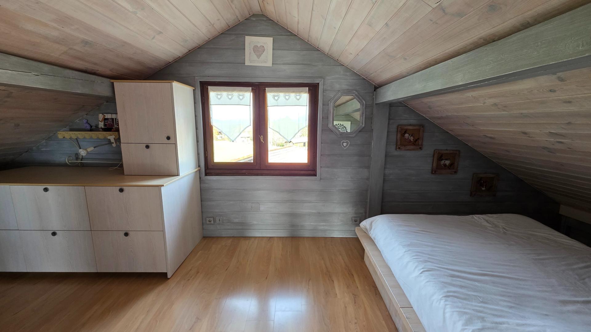 Photo 10 of the listing.