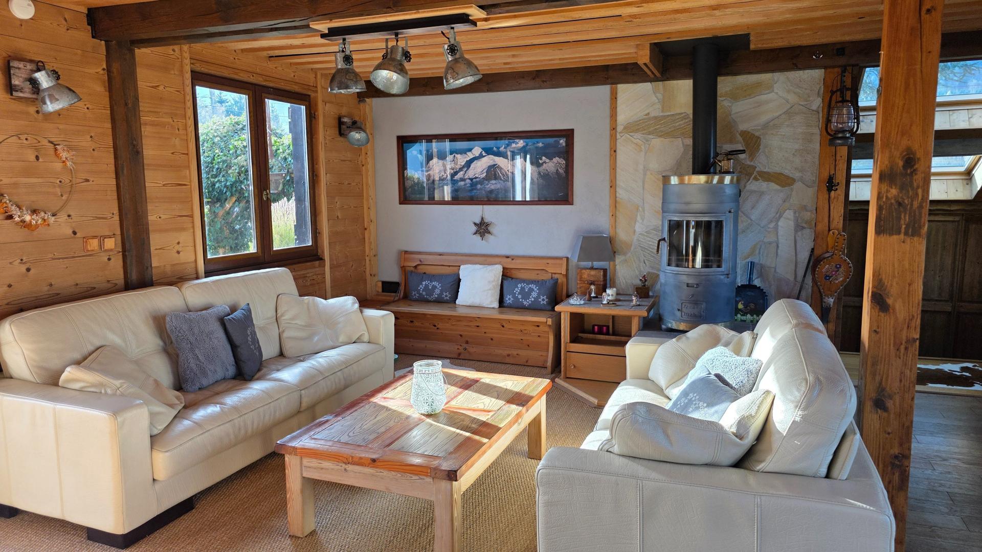 Photo 3 of the listing.