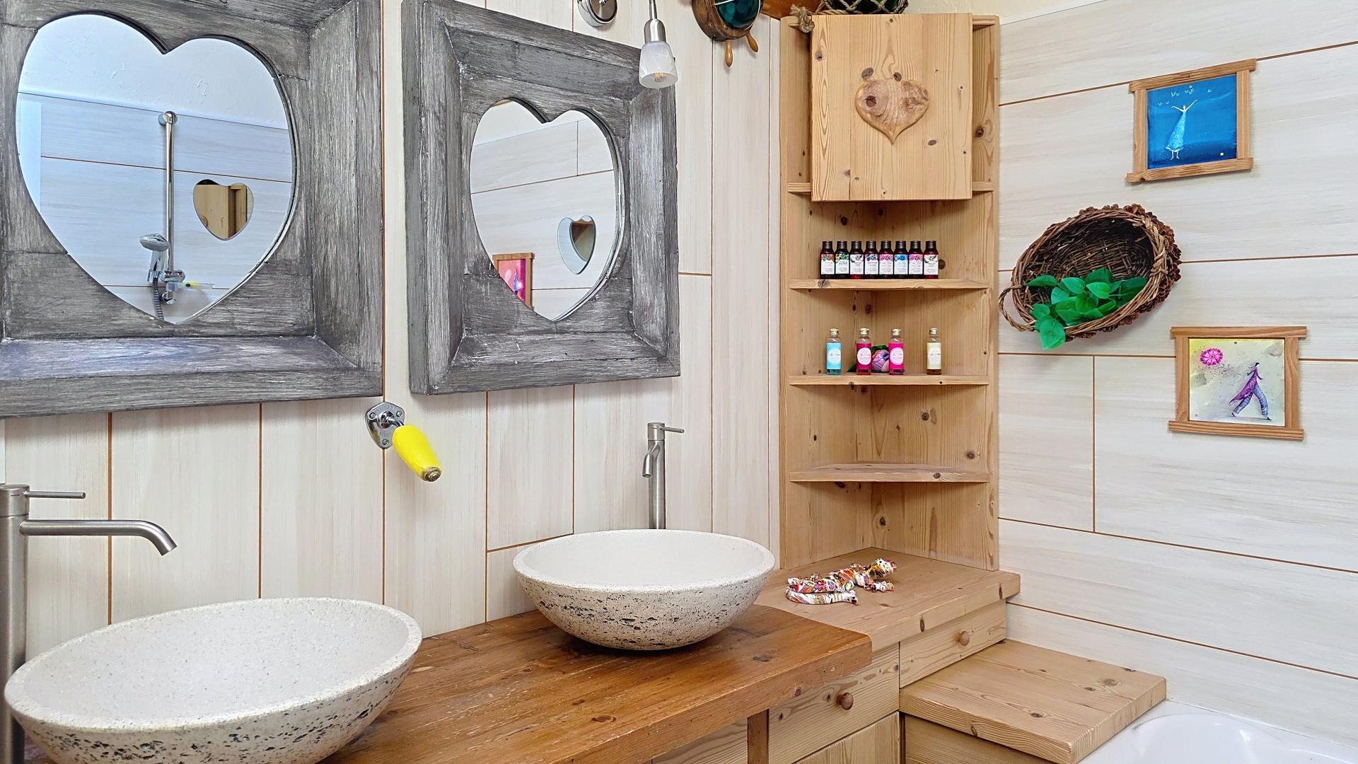 Photo 13 of the listing.