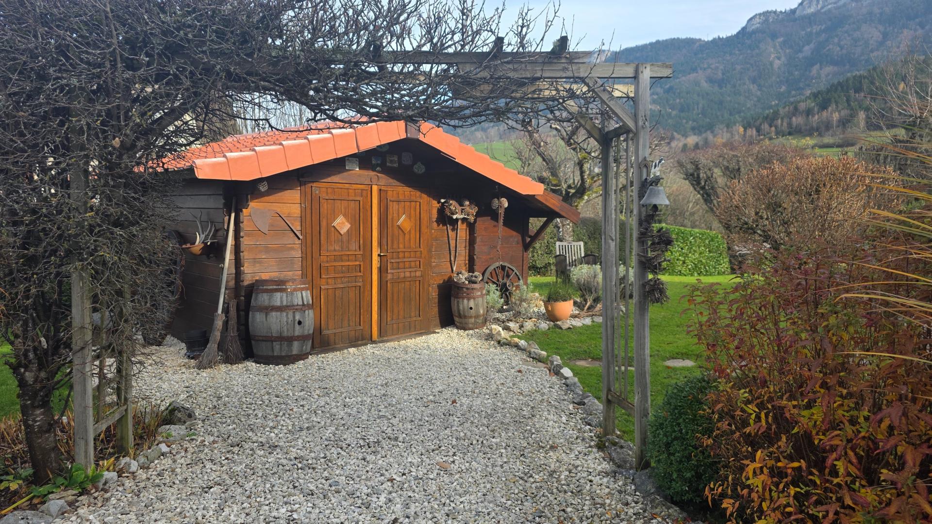 Photo 14 of the listing.