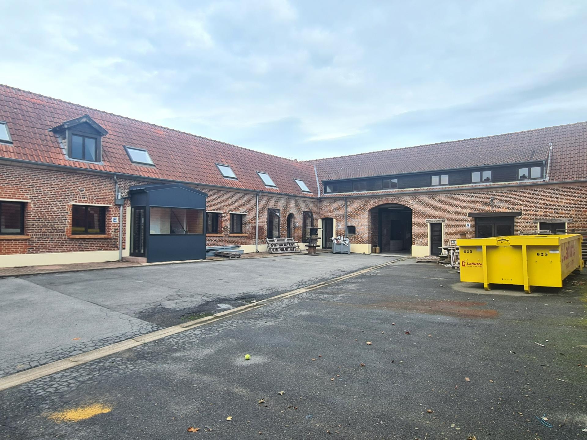 Photo 2 of the listing.