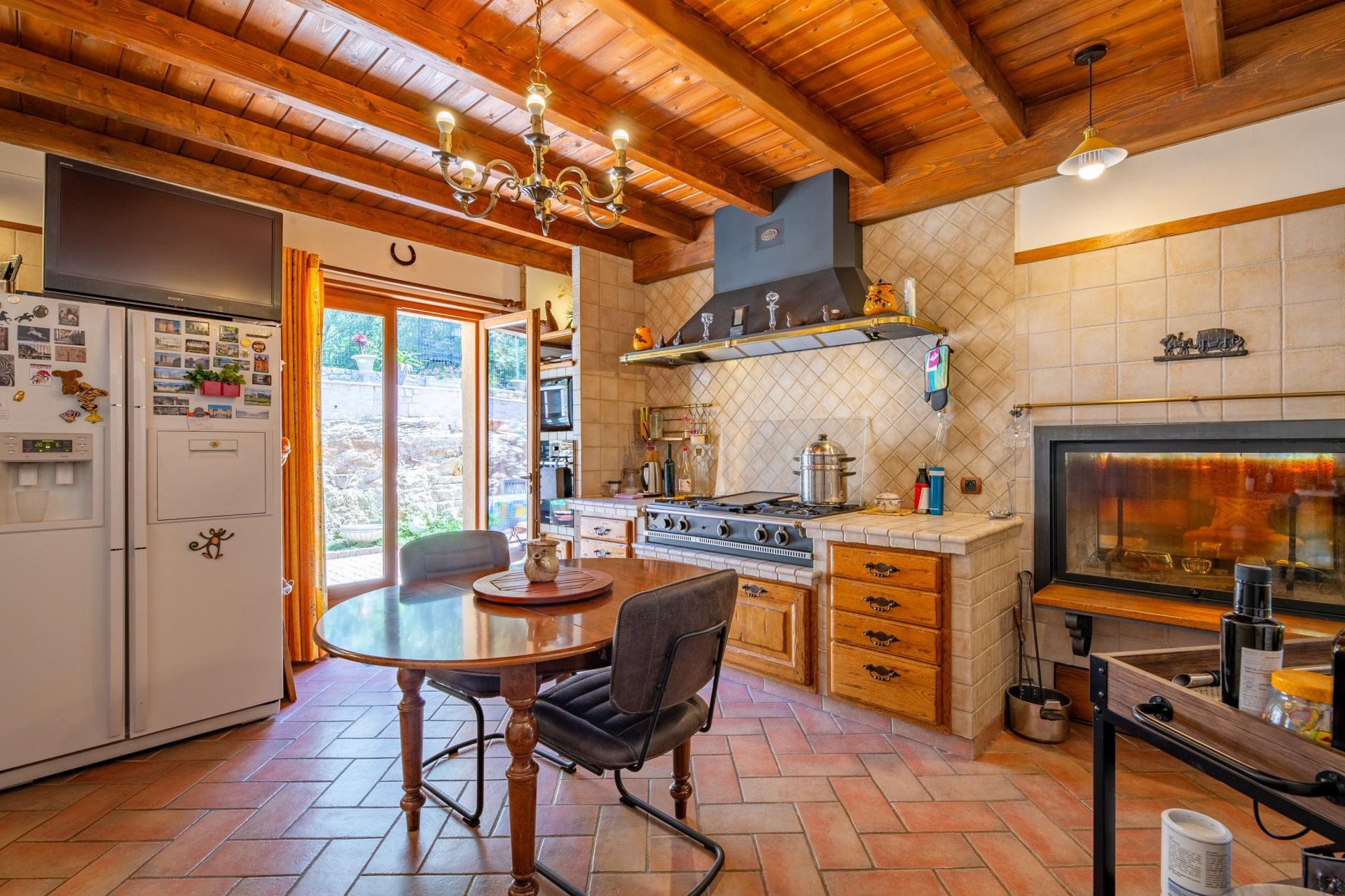 Photo 10 of the listing.