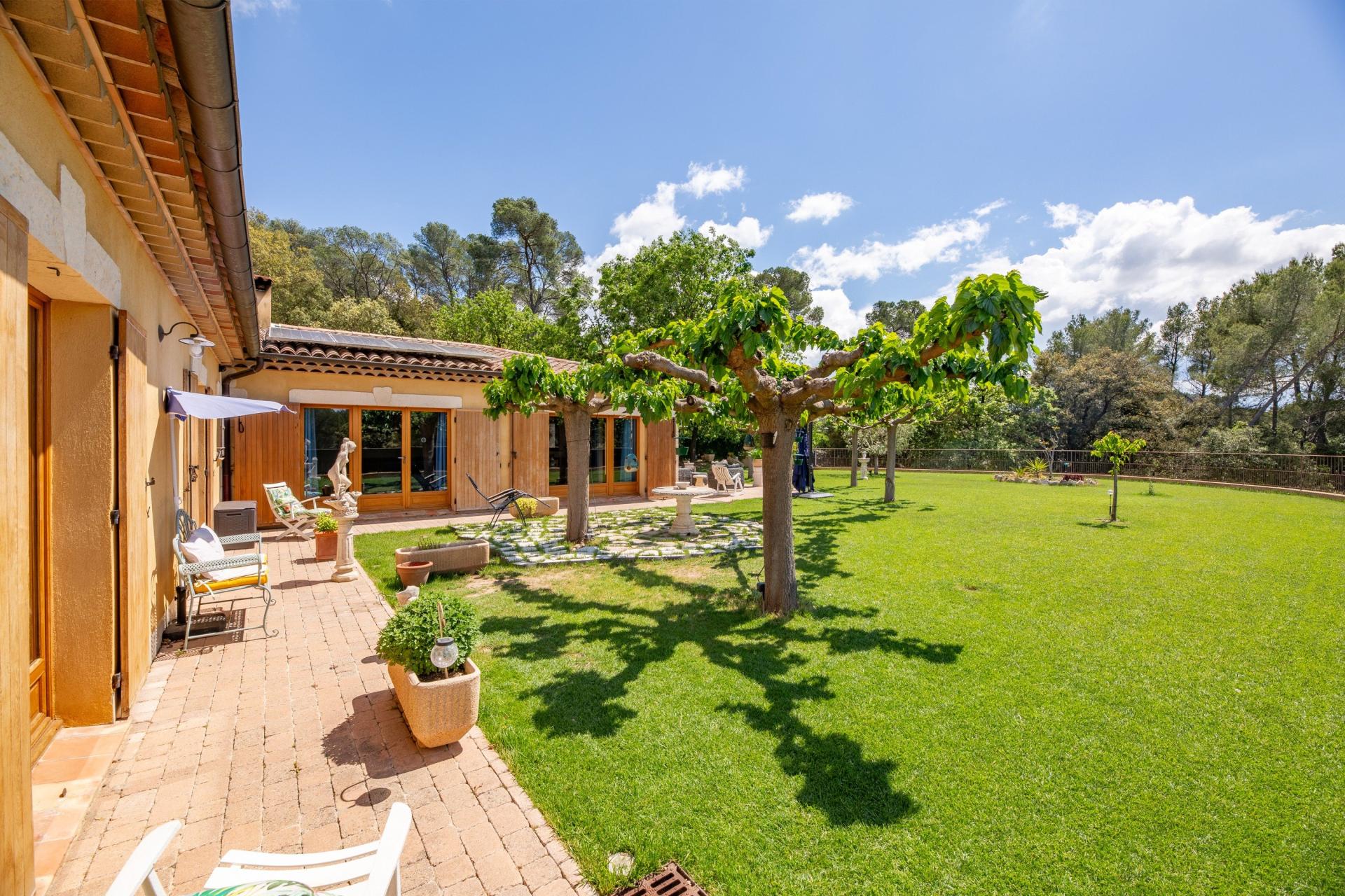 Photo 3 of the listing.