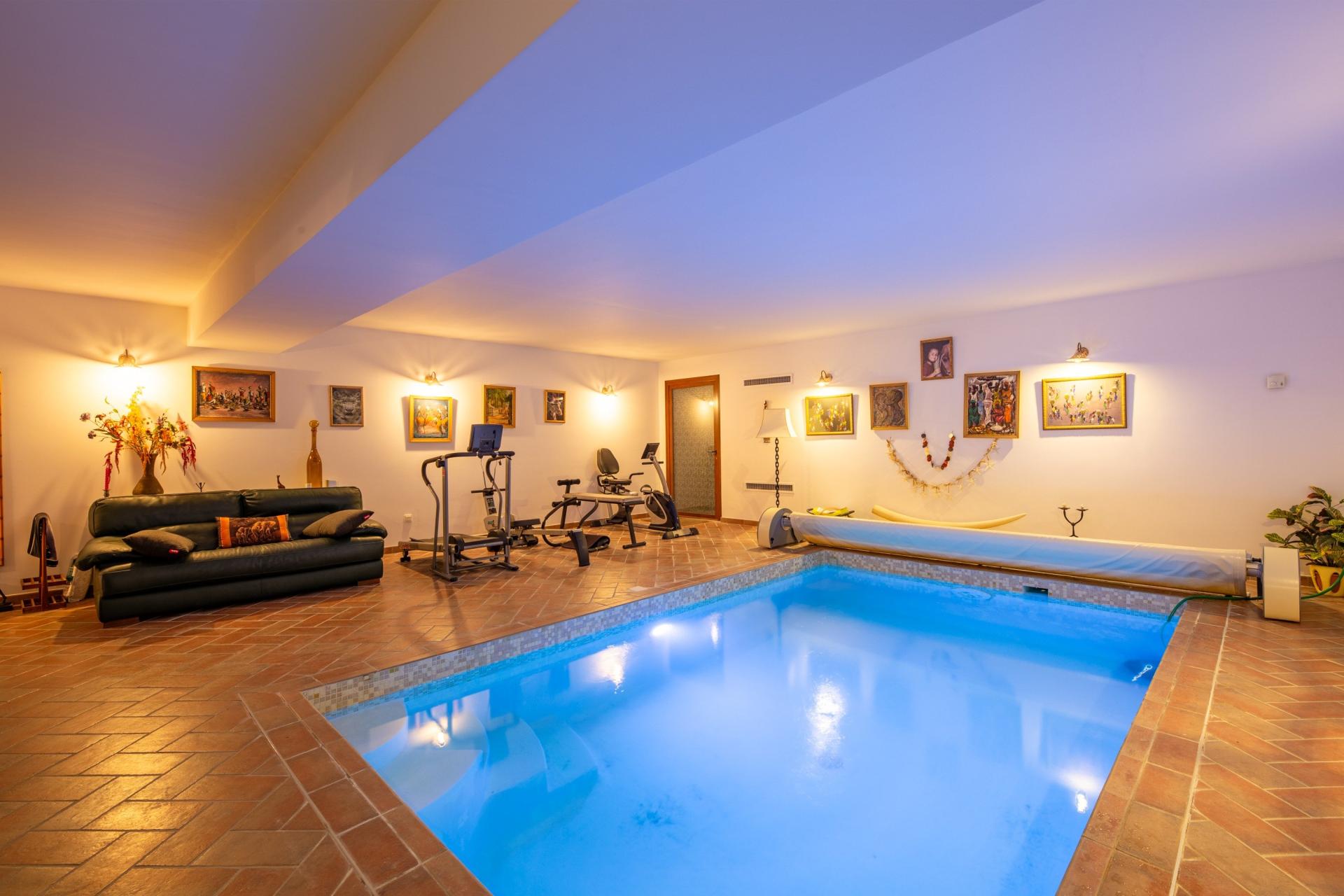 Photo 5 of the listing.