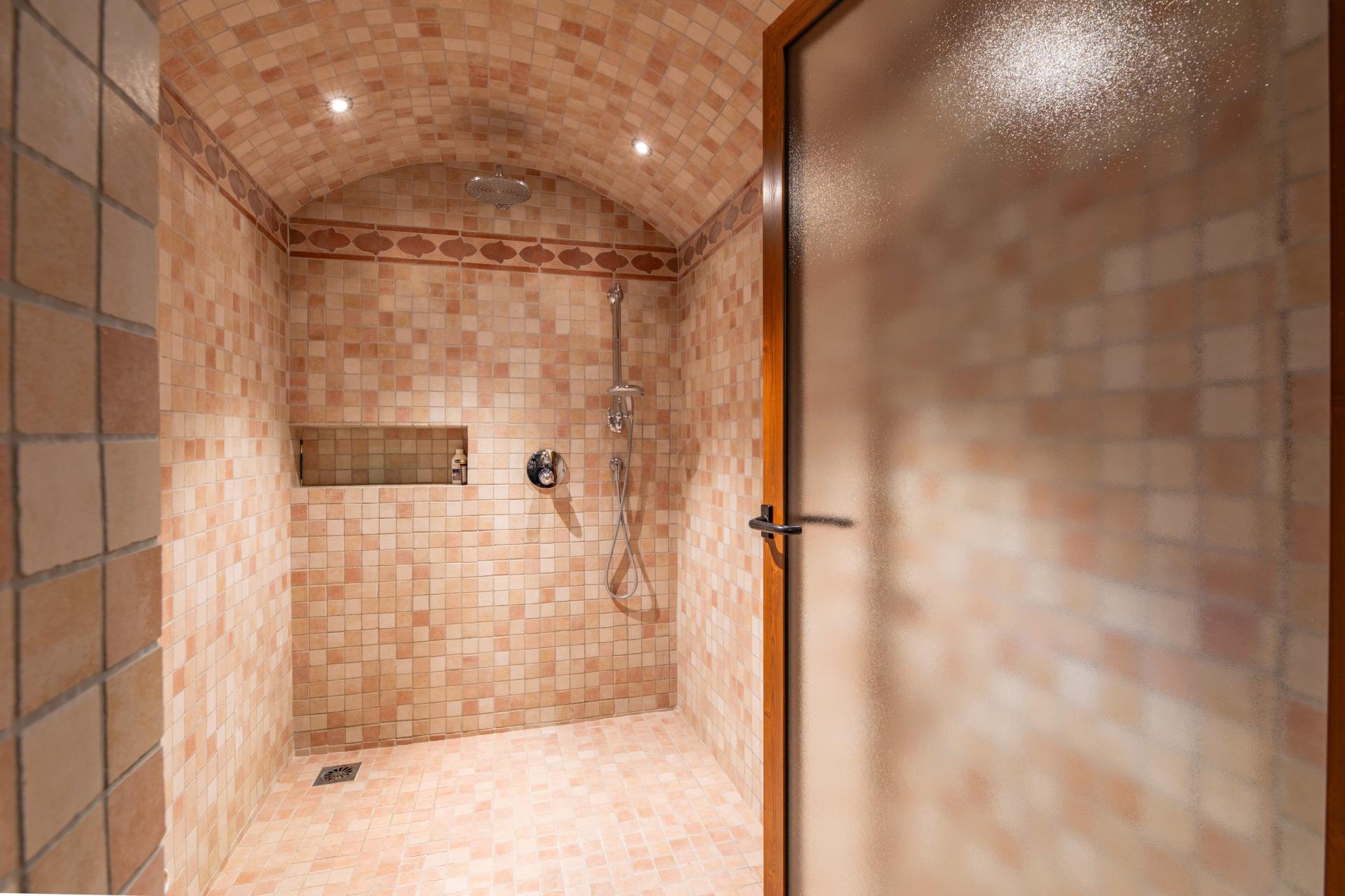 Photo 13 of the listing.