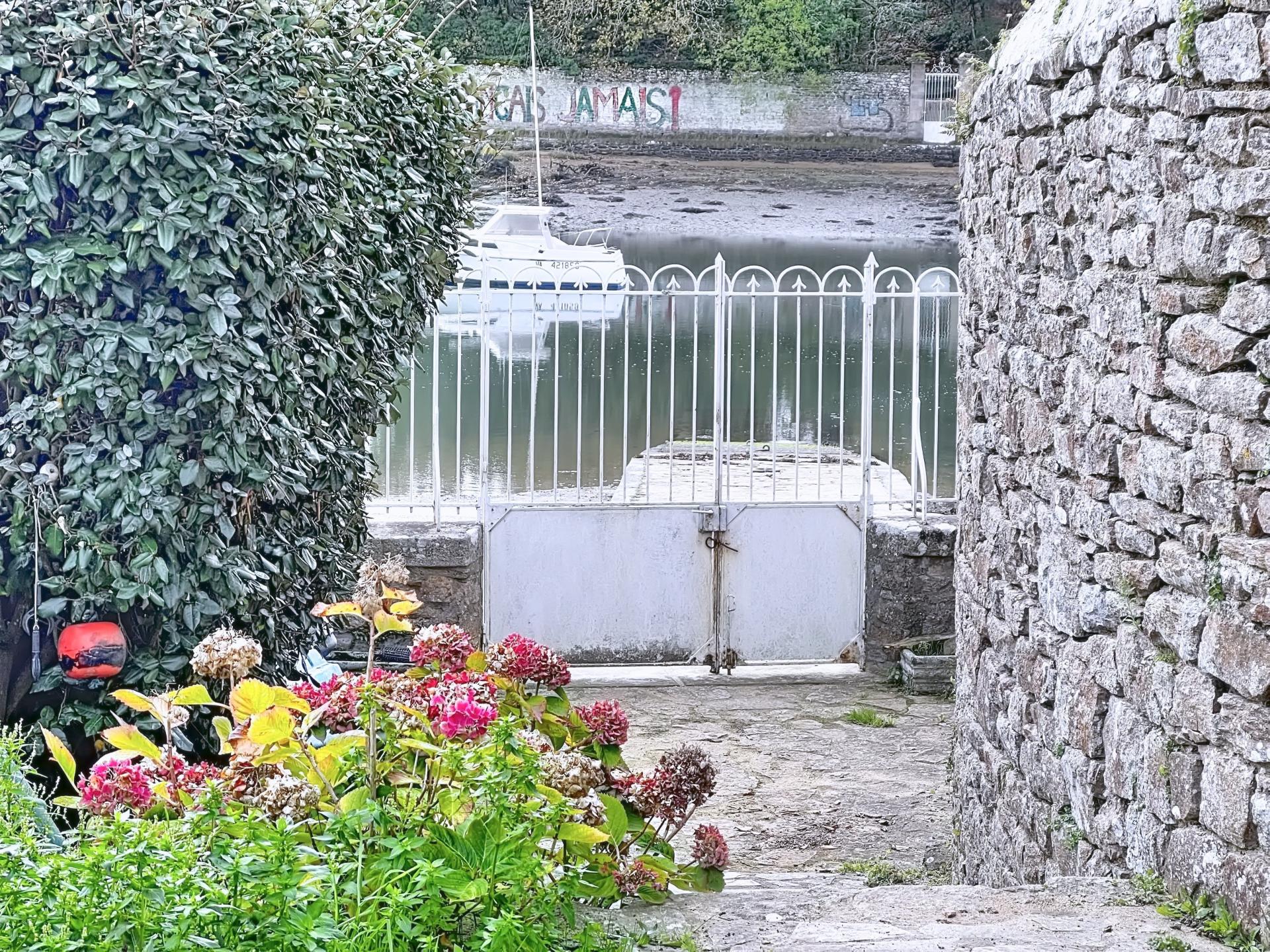 Photo 2 of the listing.