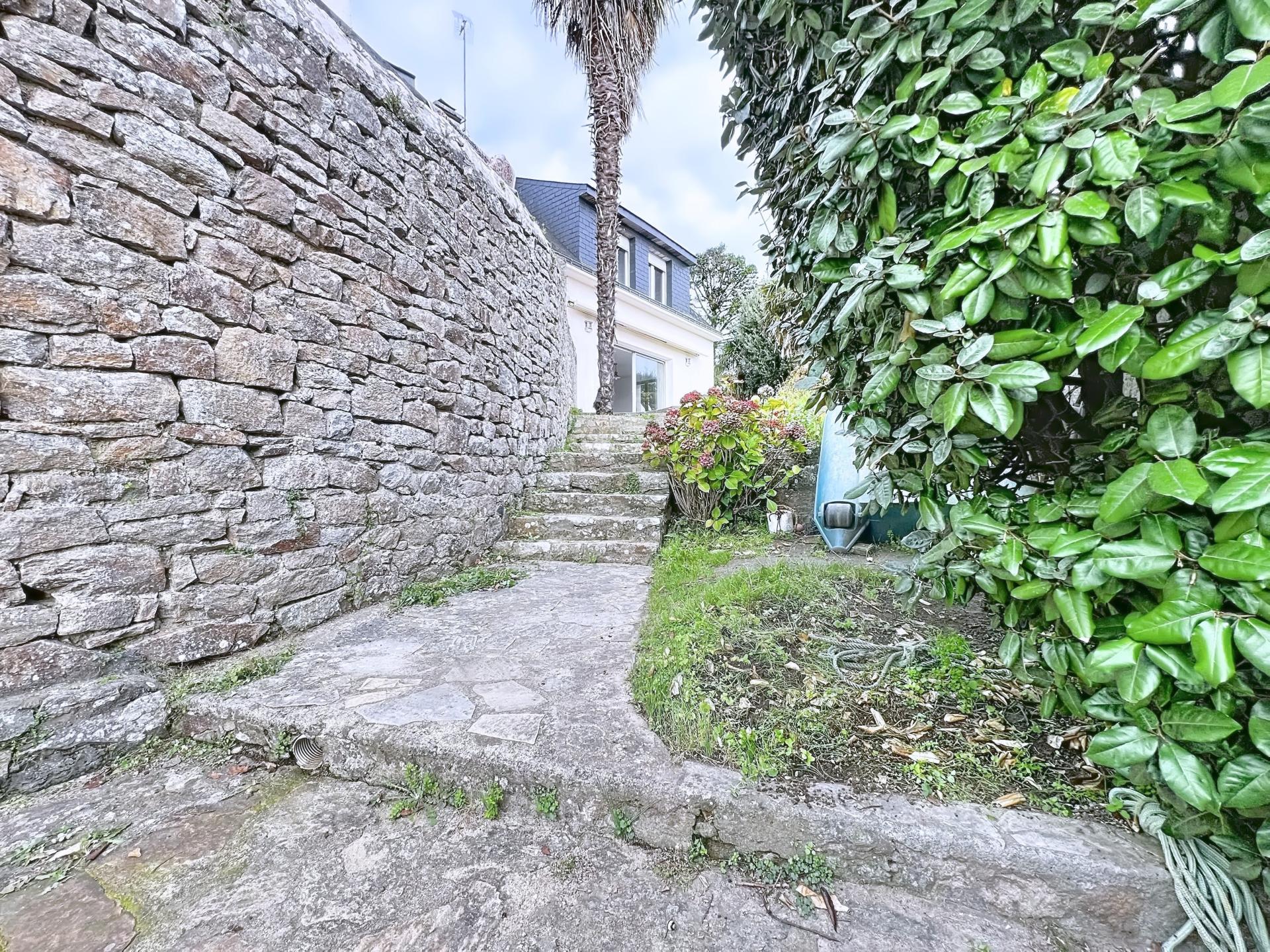 Photo 3 of the listing.