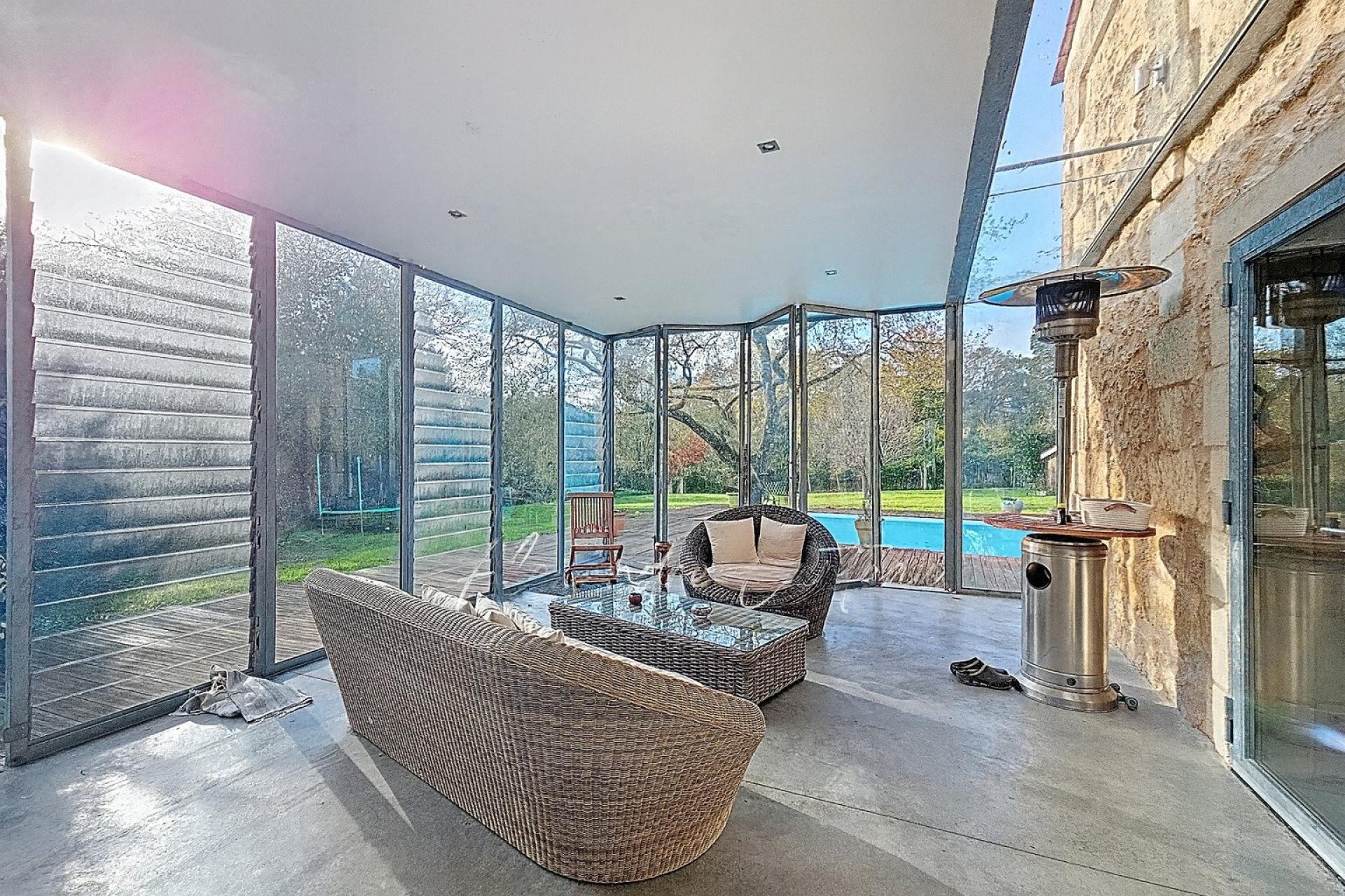 Photo 2 of the listing.