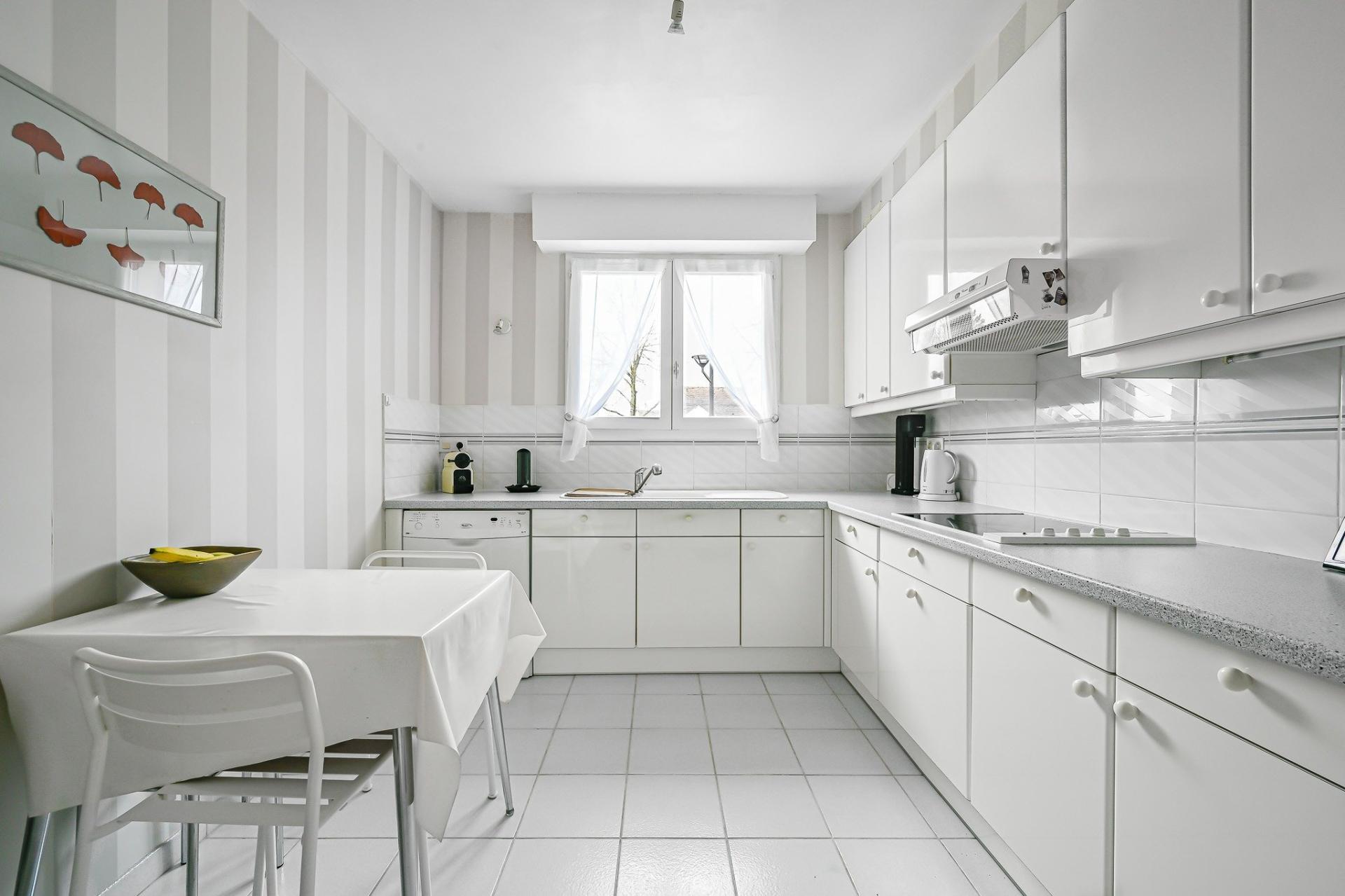 Photo 5 of the listing.