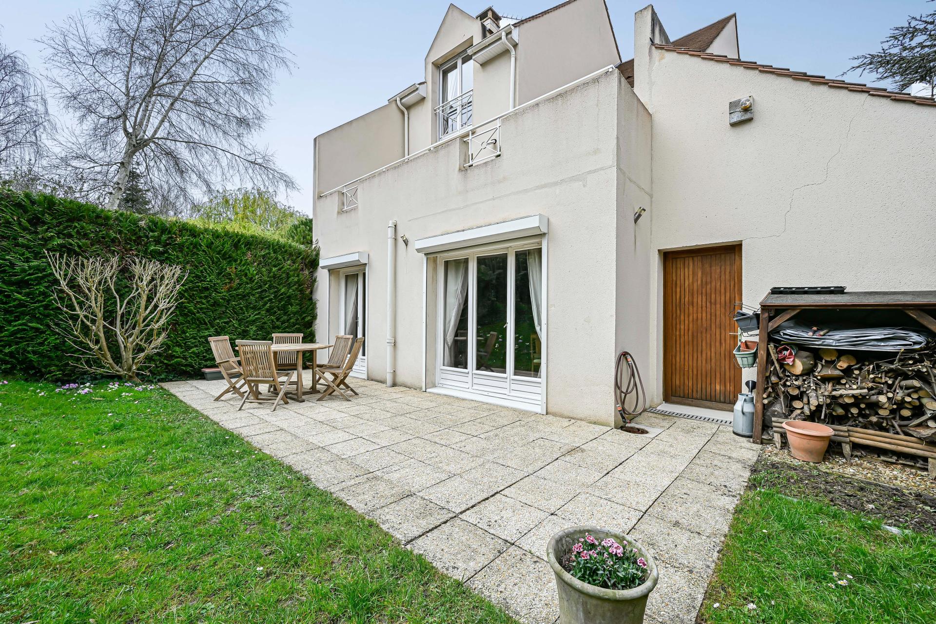 Photo 2 of the listing.