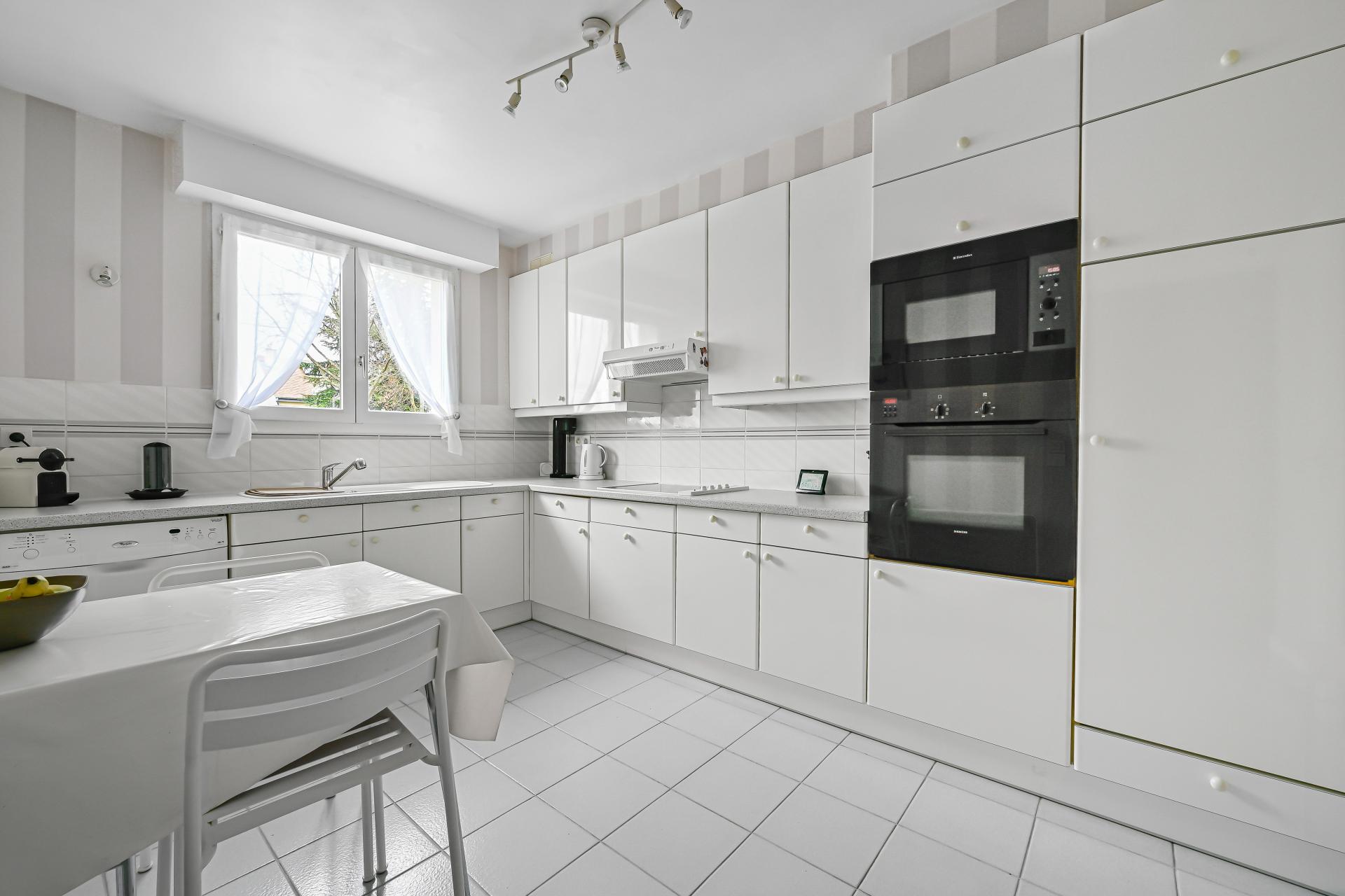 Photo 4 of the listing.