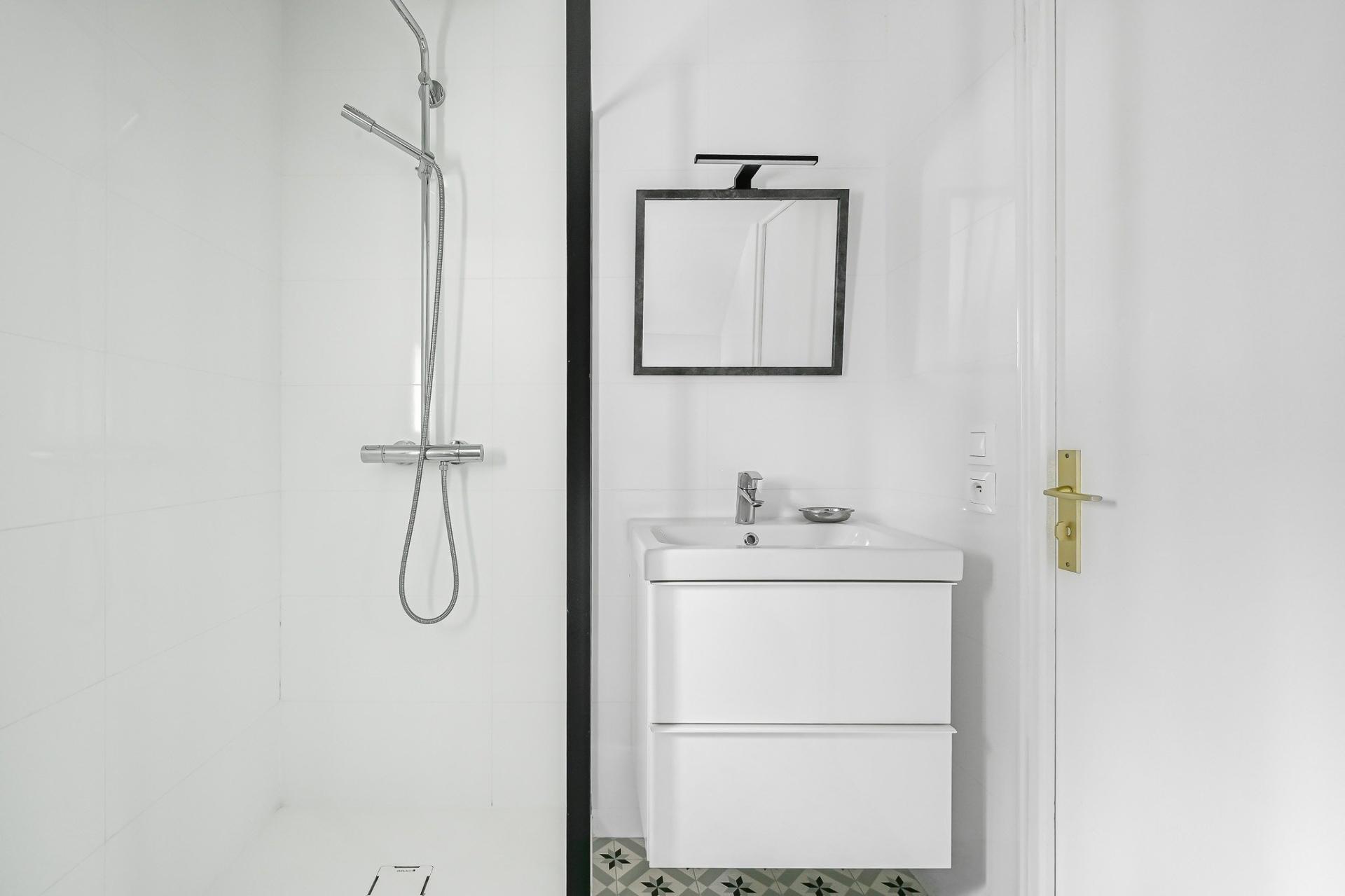 Photo 9 of the listing.