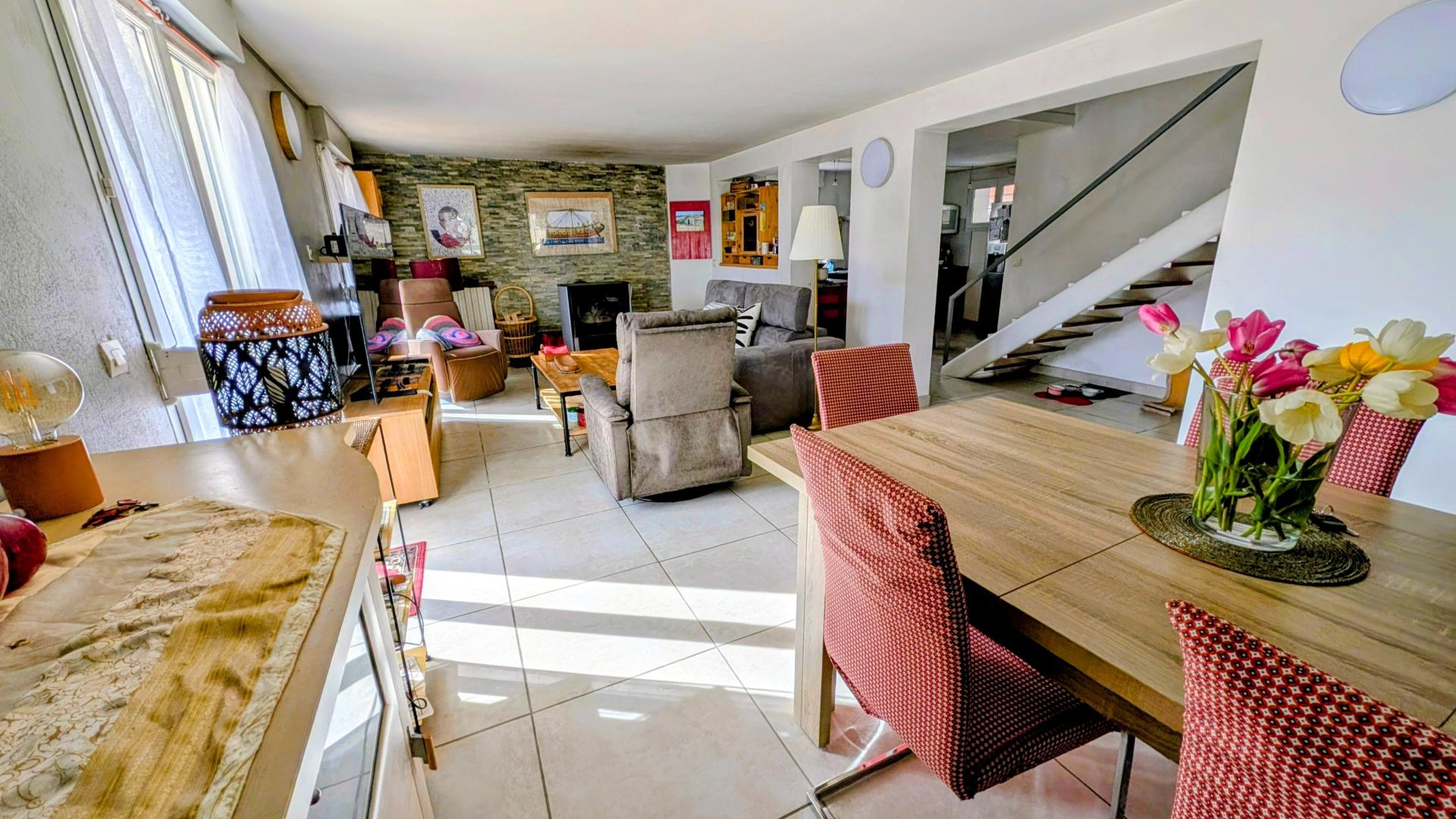 Photo 3 of the listing.