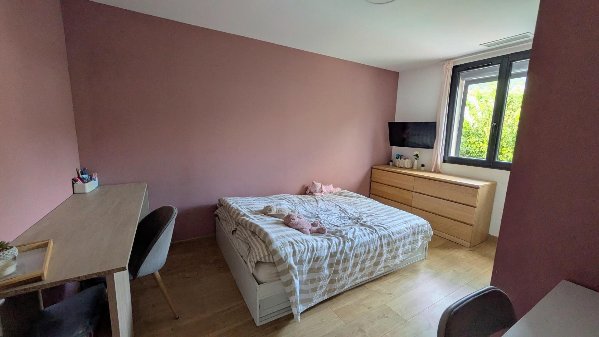 Photo 5 of the listing.