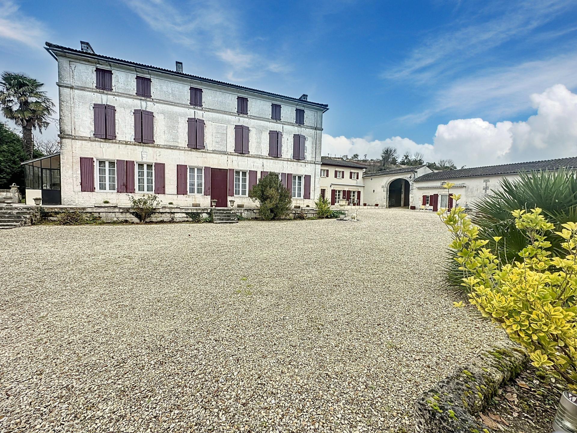 Photo 2 of the listing.