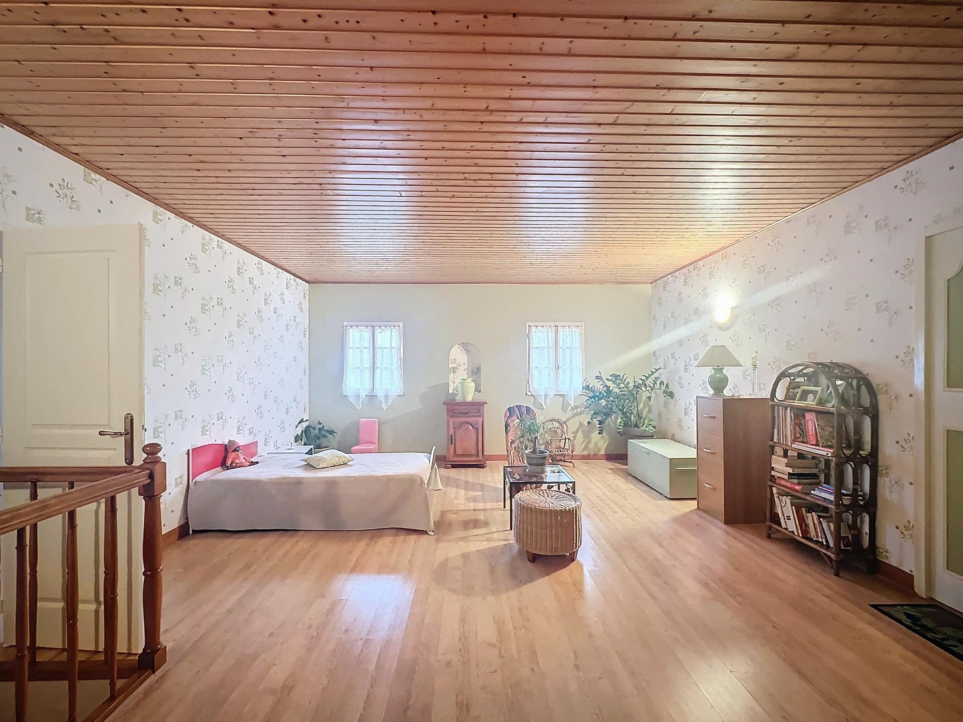 Photo 7 of the listing.