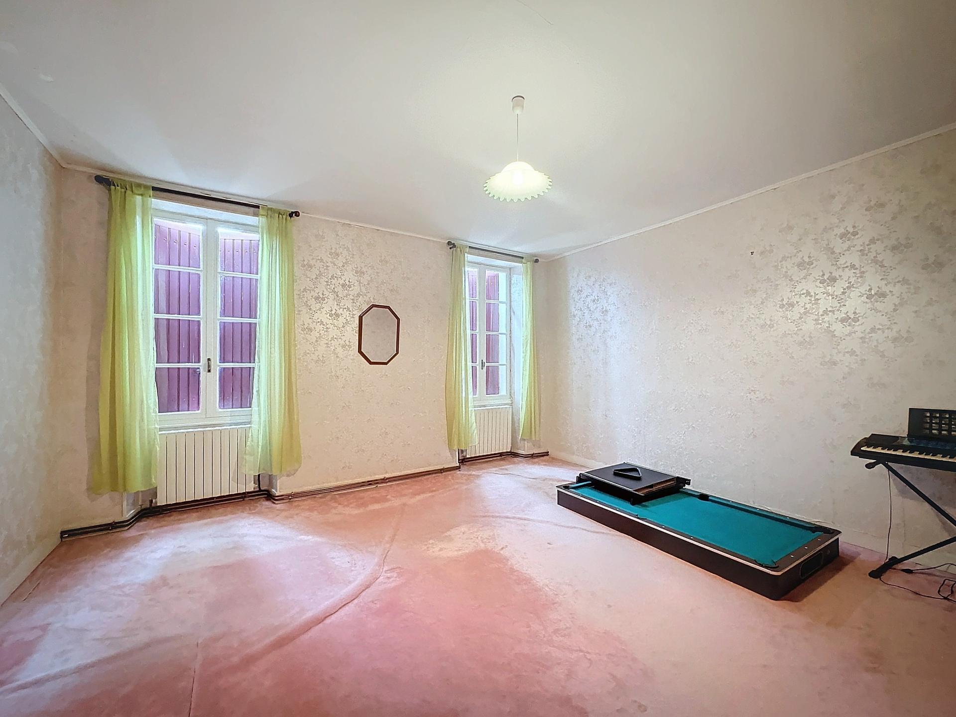 Photo 10 of the listing.