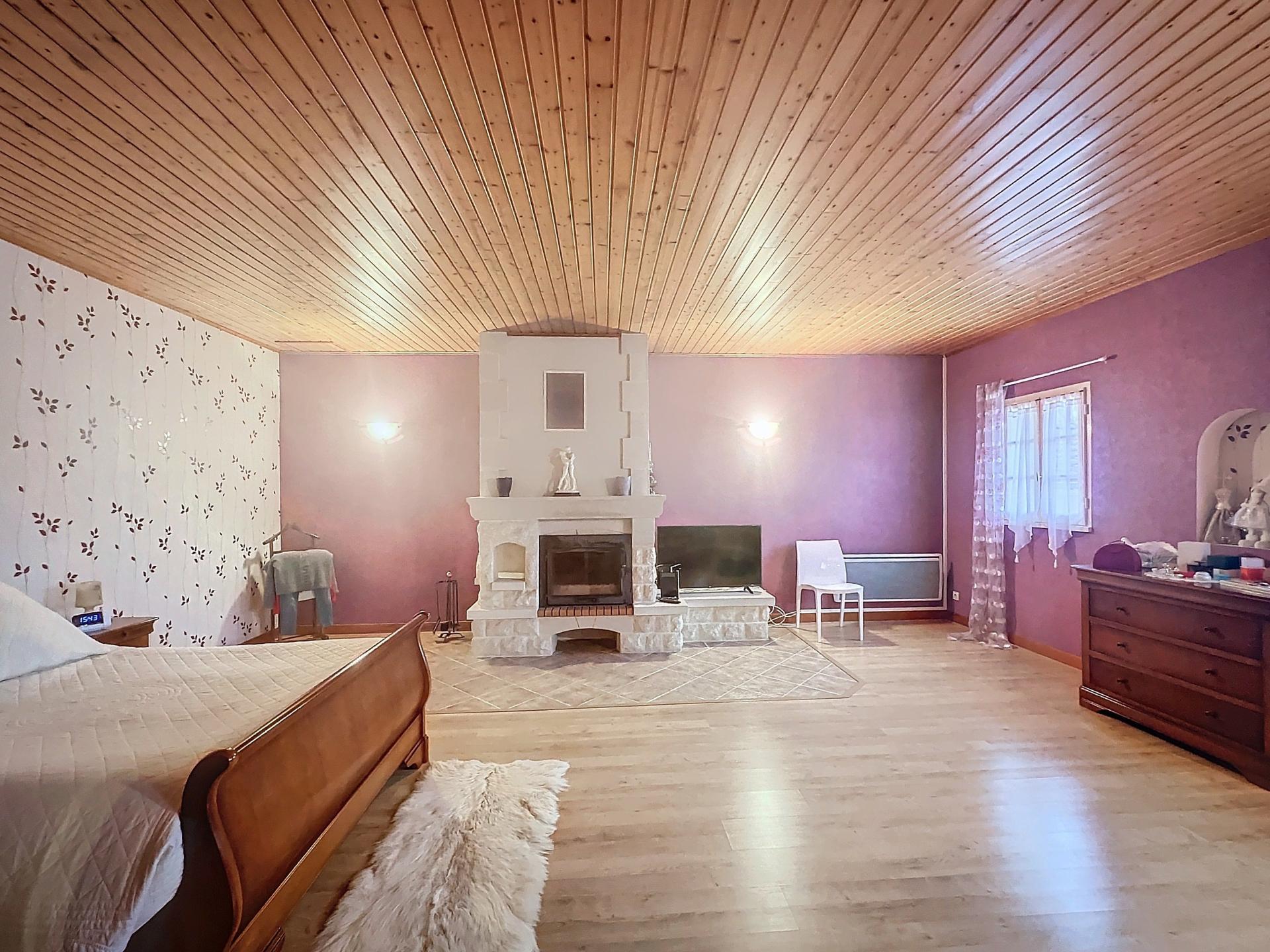 Photo 6 of the listing.