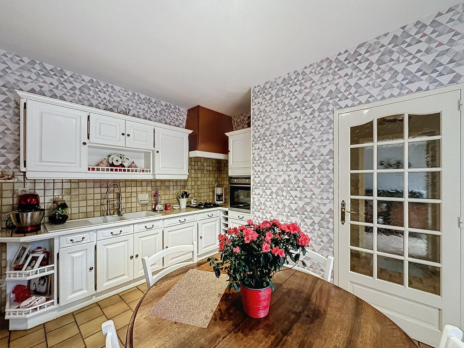 Photo 5 of the listing.