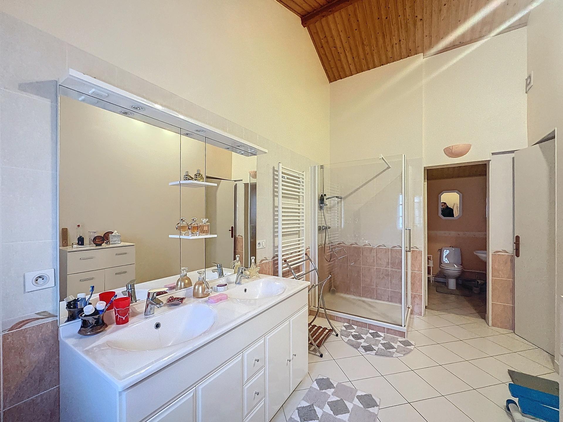 Photo 8 of the listing.