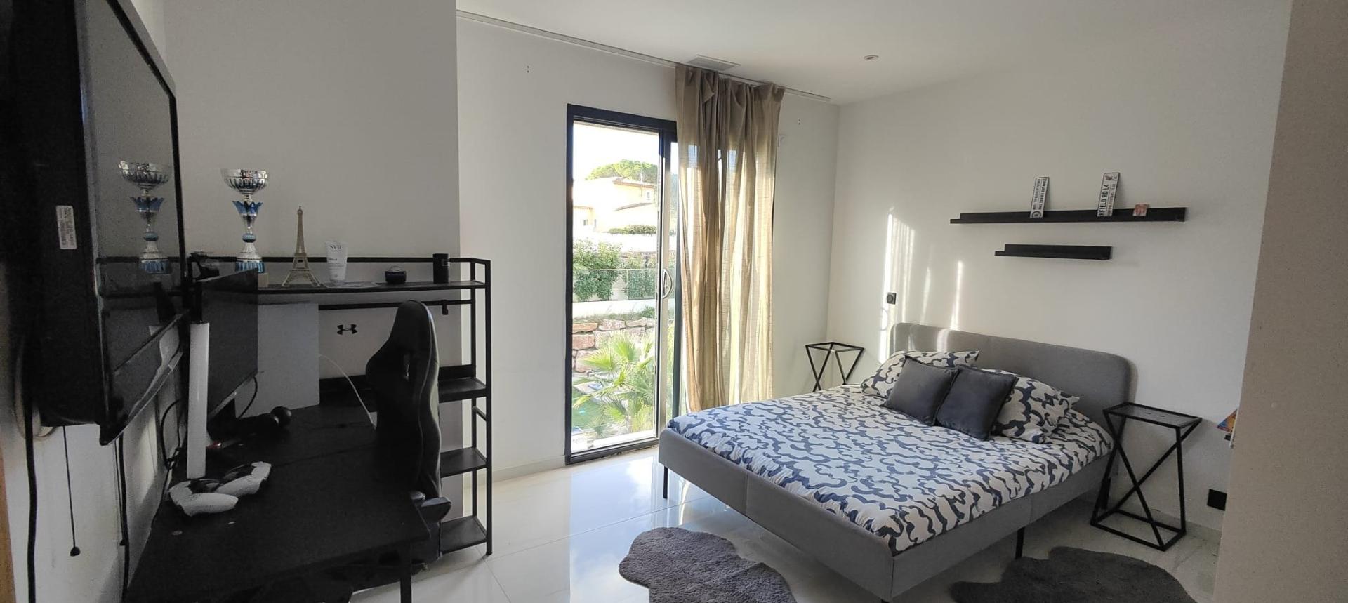 Photo 13 of the listing.