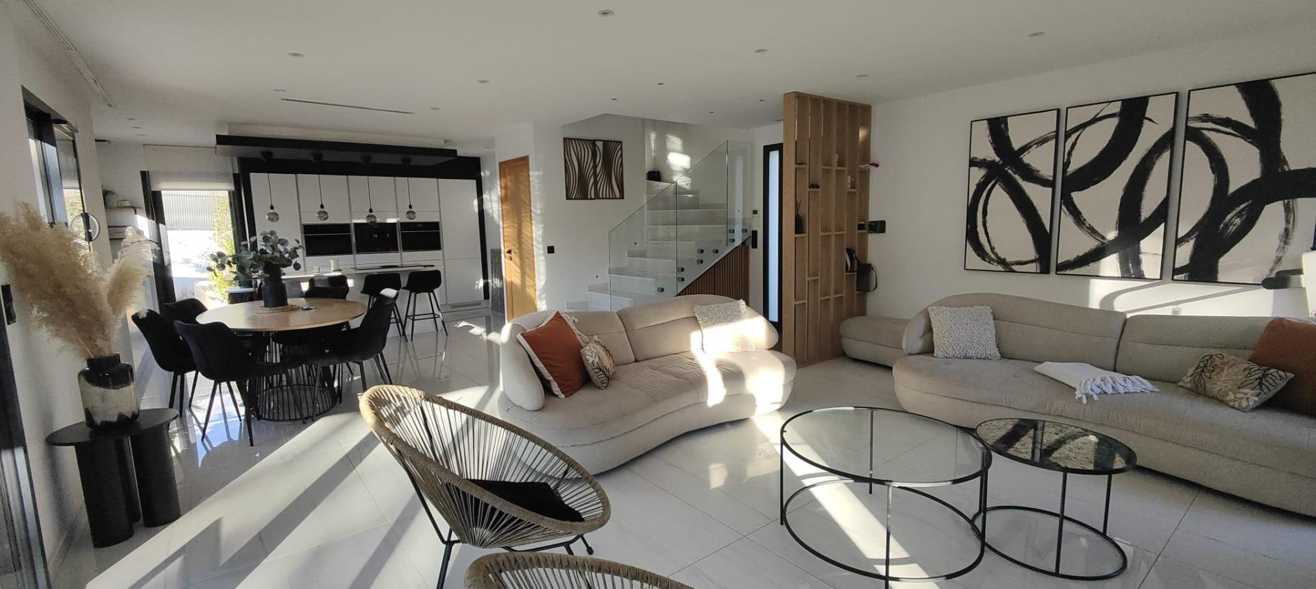 Photo 6 of the listing.