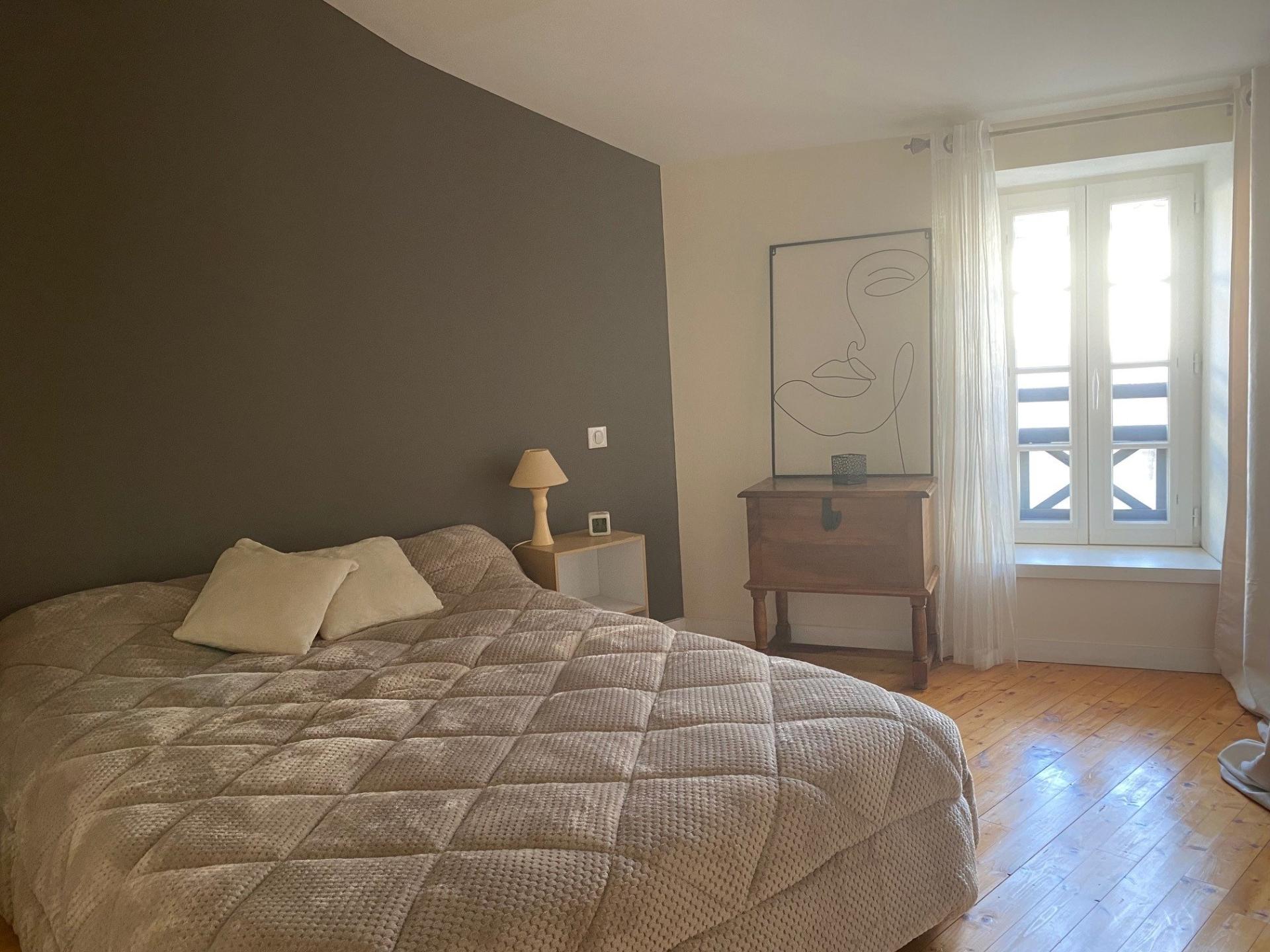 Photo 5 of the listing.