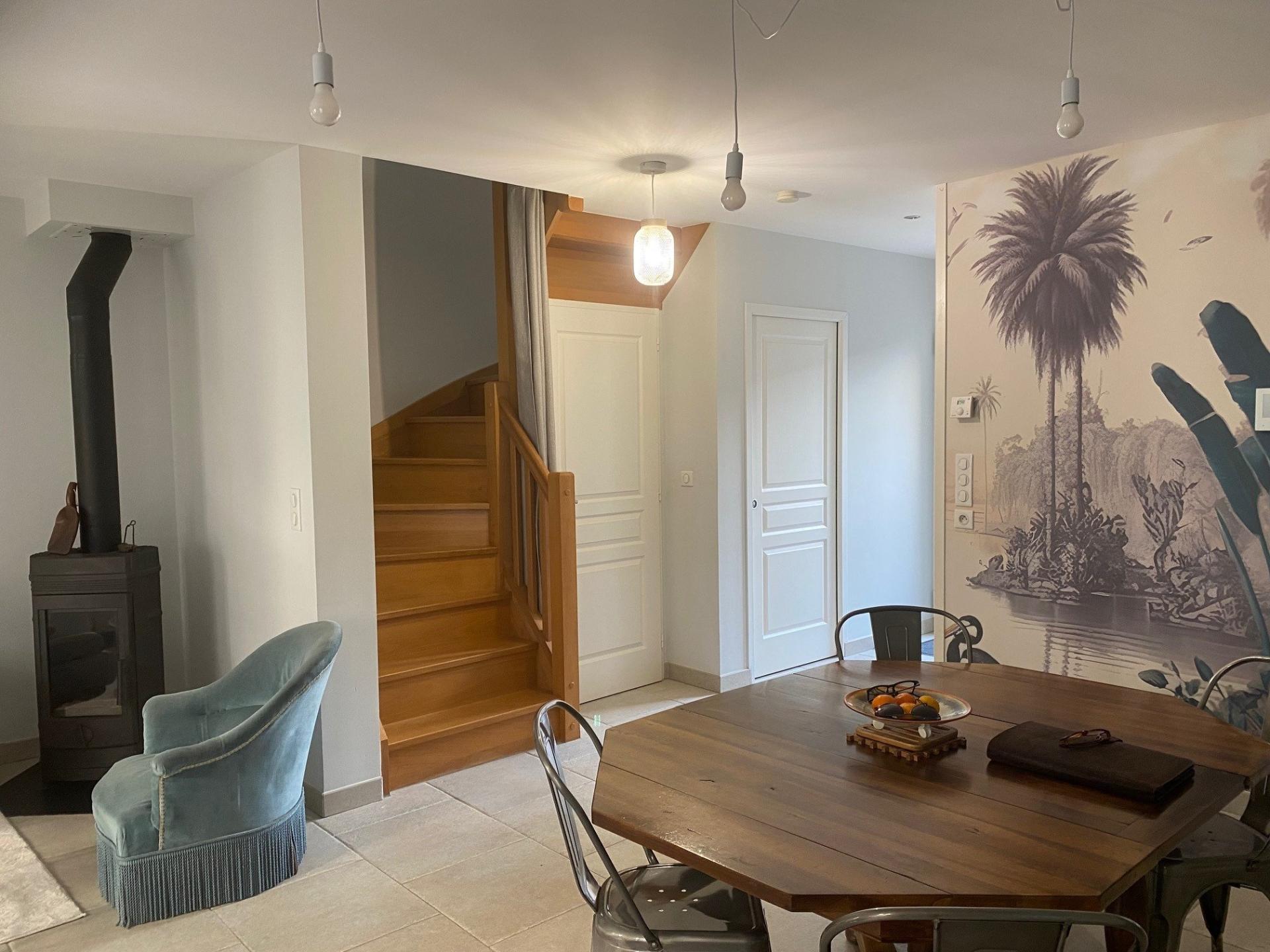 Photo 2 of the listing.