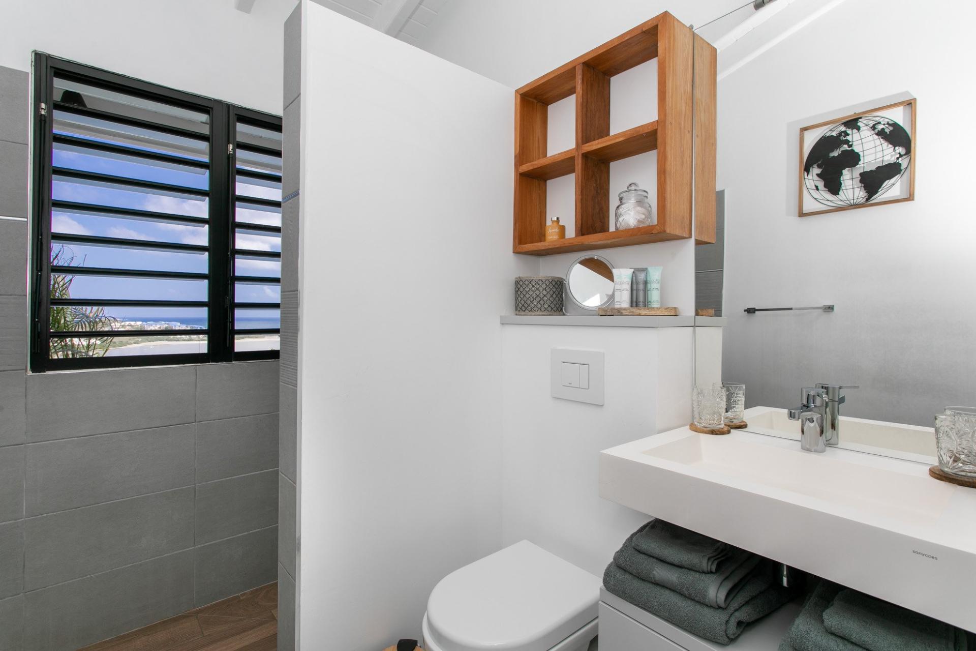 Photo 9 of the listing.