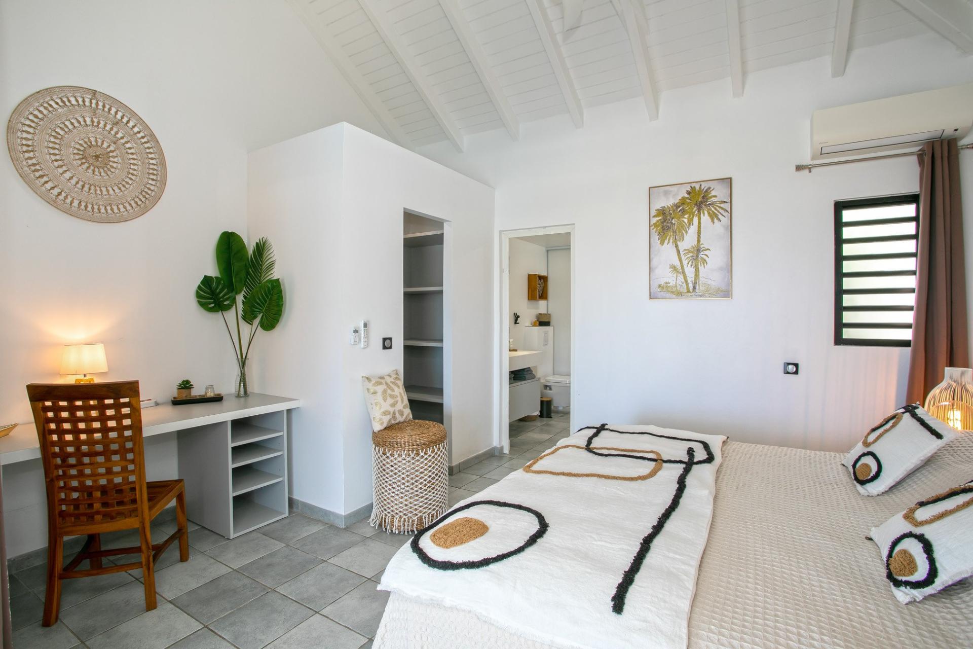 Photo 10 of the listing.