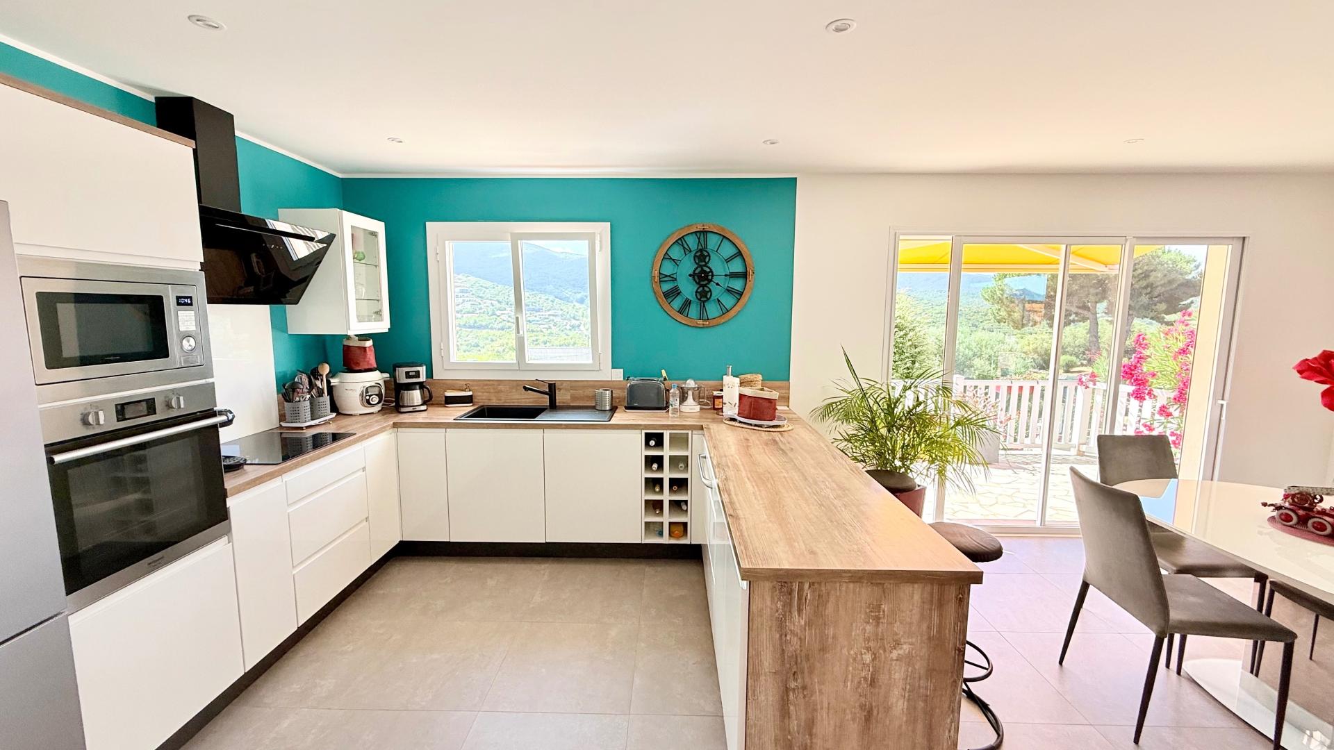 Photo 7 of the listing.