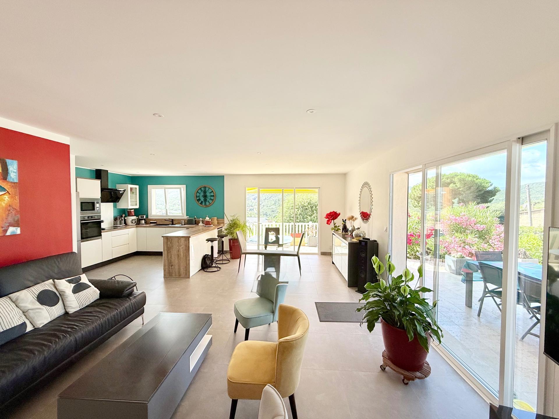 Photo 4 of the listing.