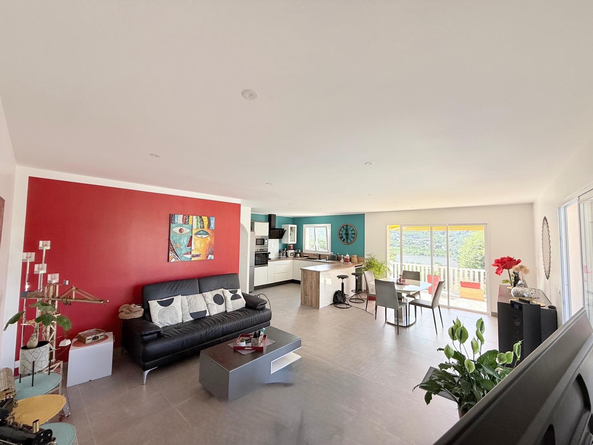 Photo 6 of the listing.