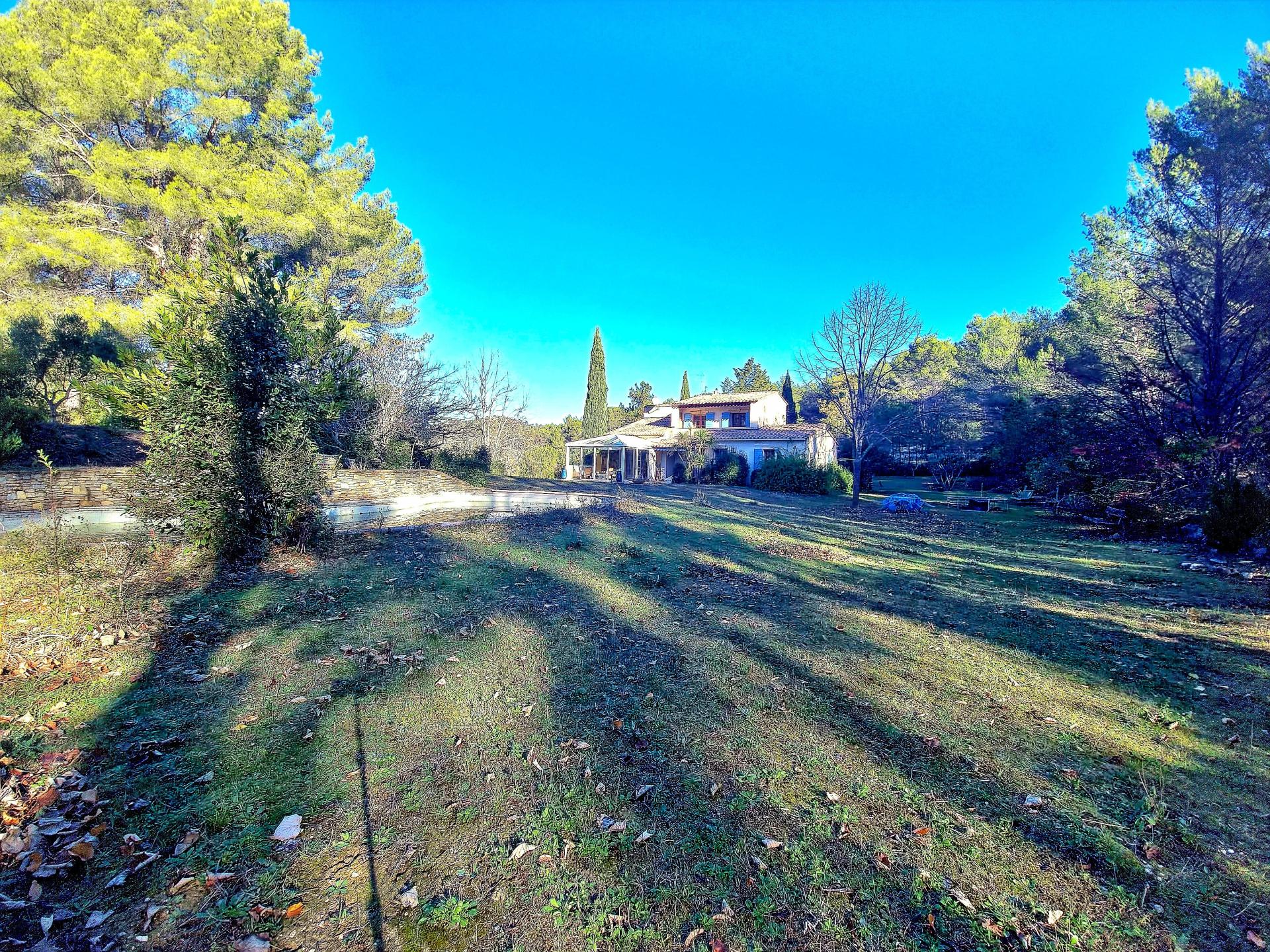 Photo 2 of the listing.