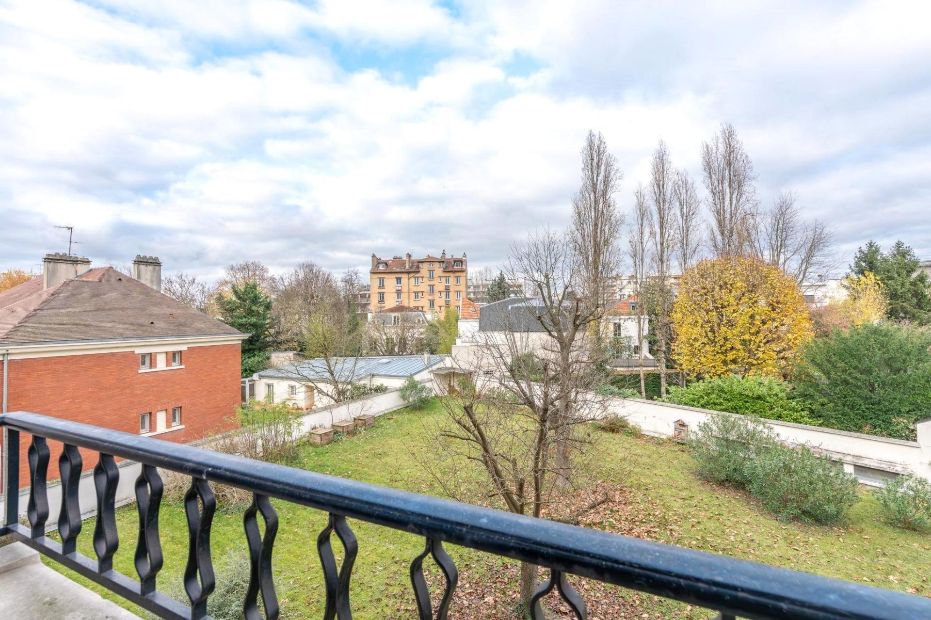 Photo 8 of the listing.