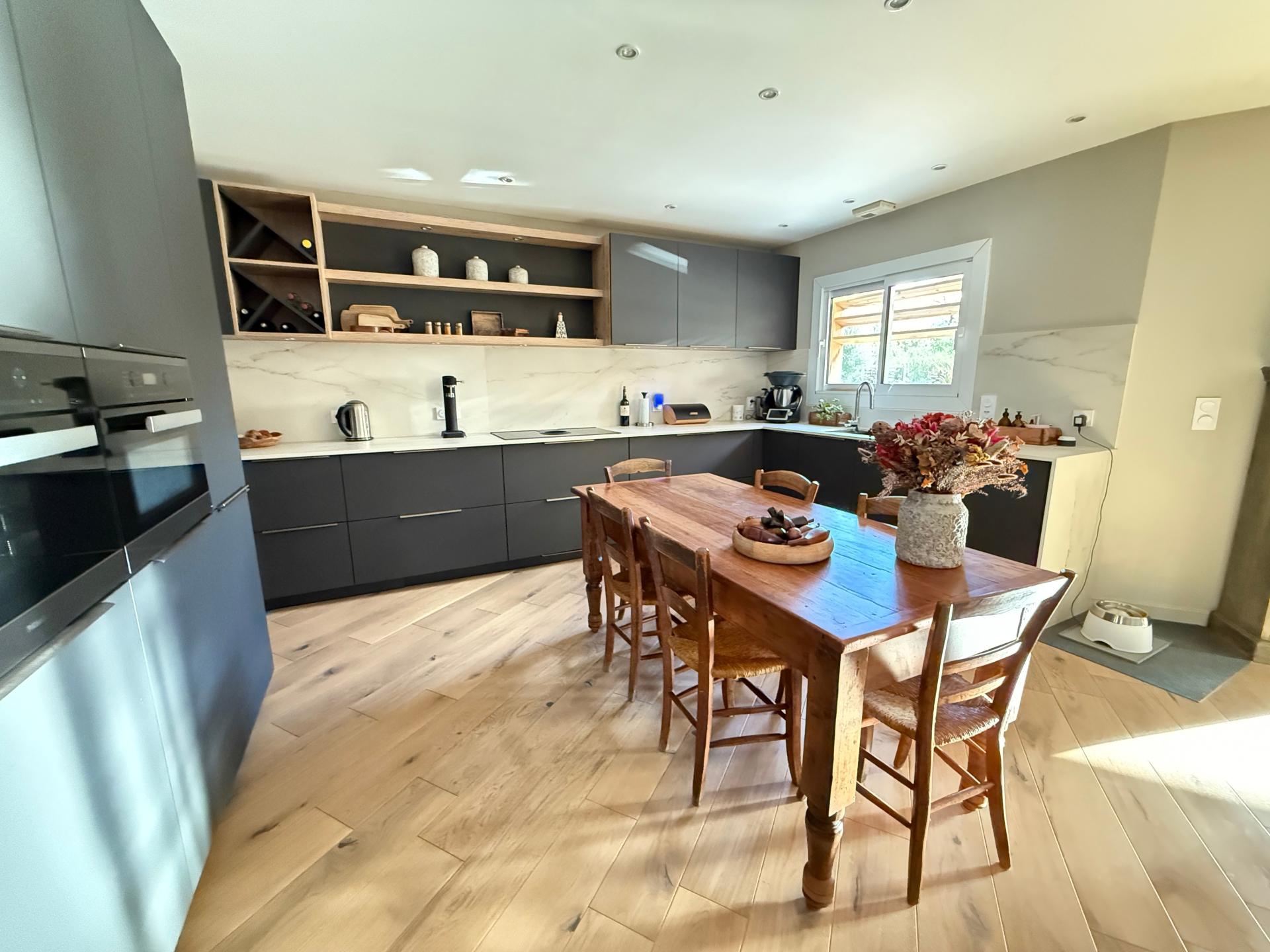 Photo 8 of the listing.