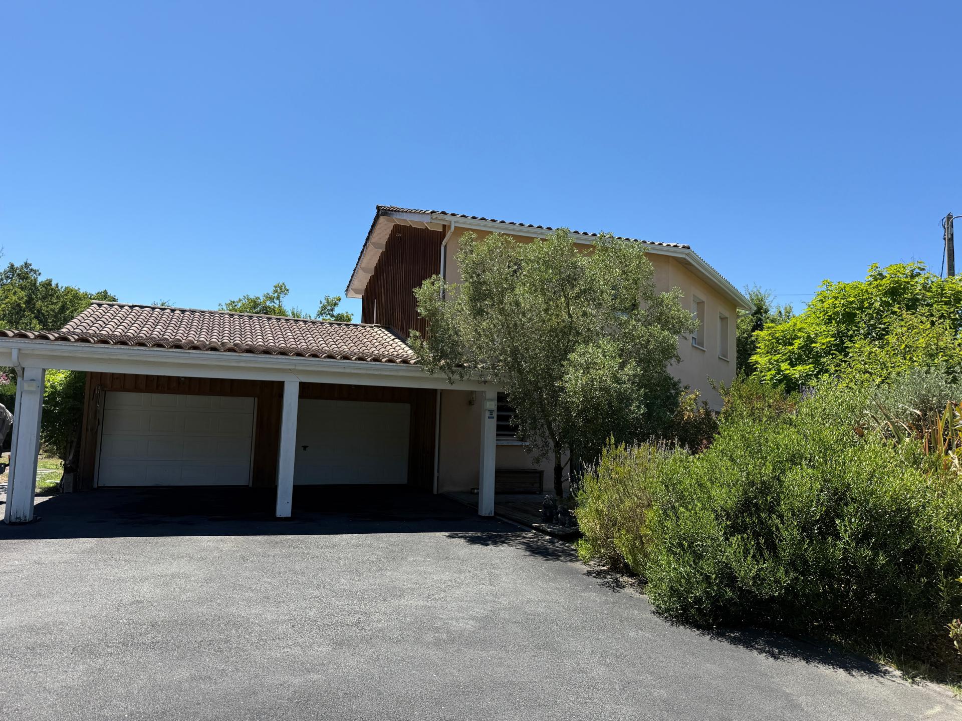 Photo 10 of the listing.