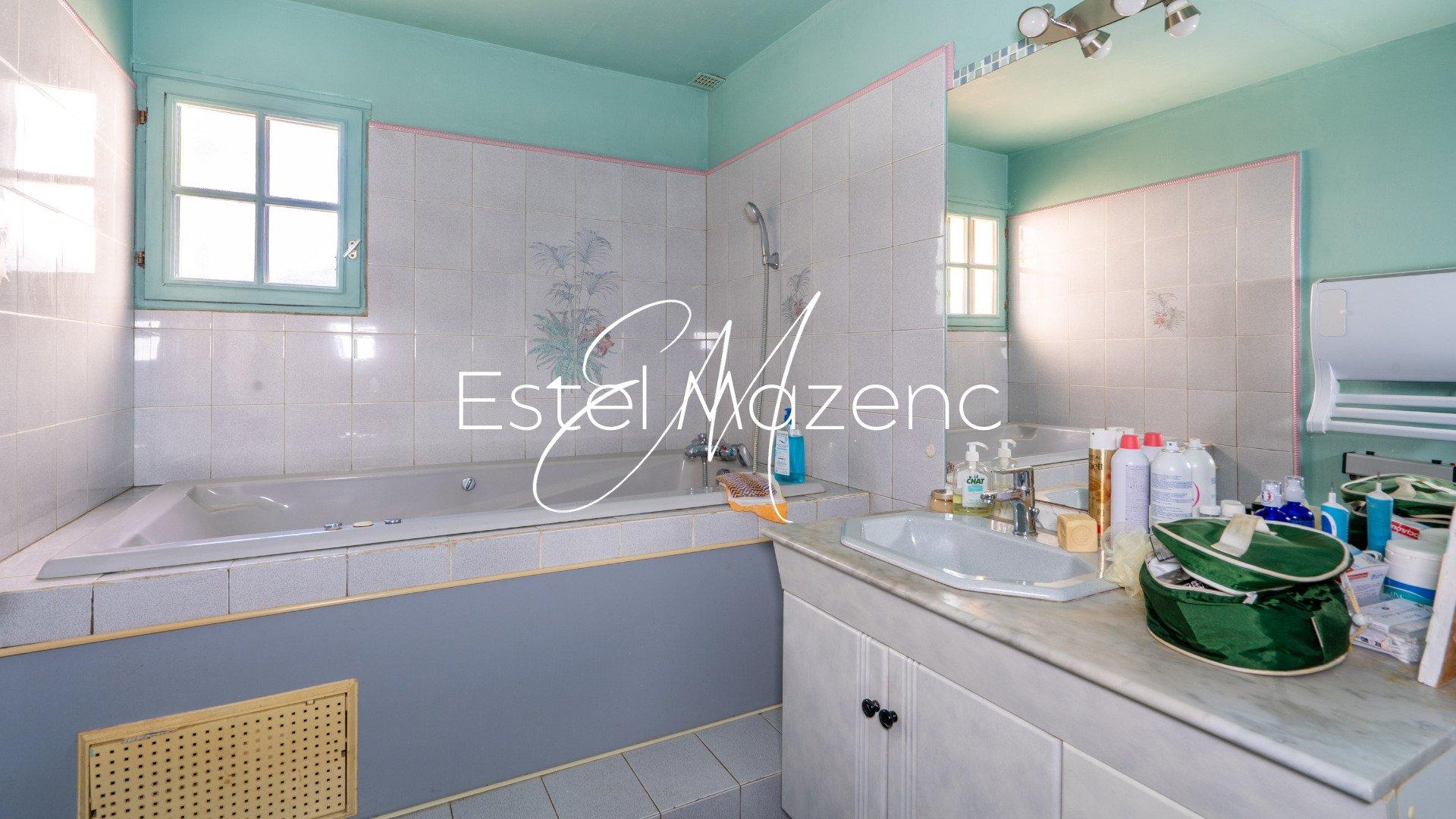 Photo 8 of the listing.