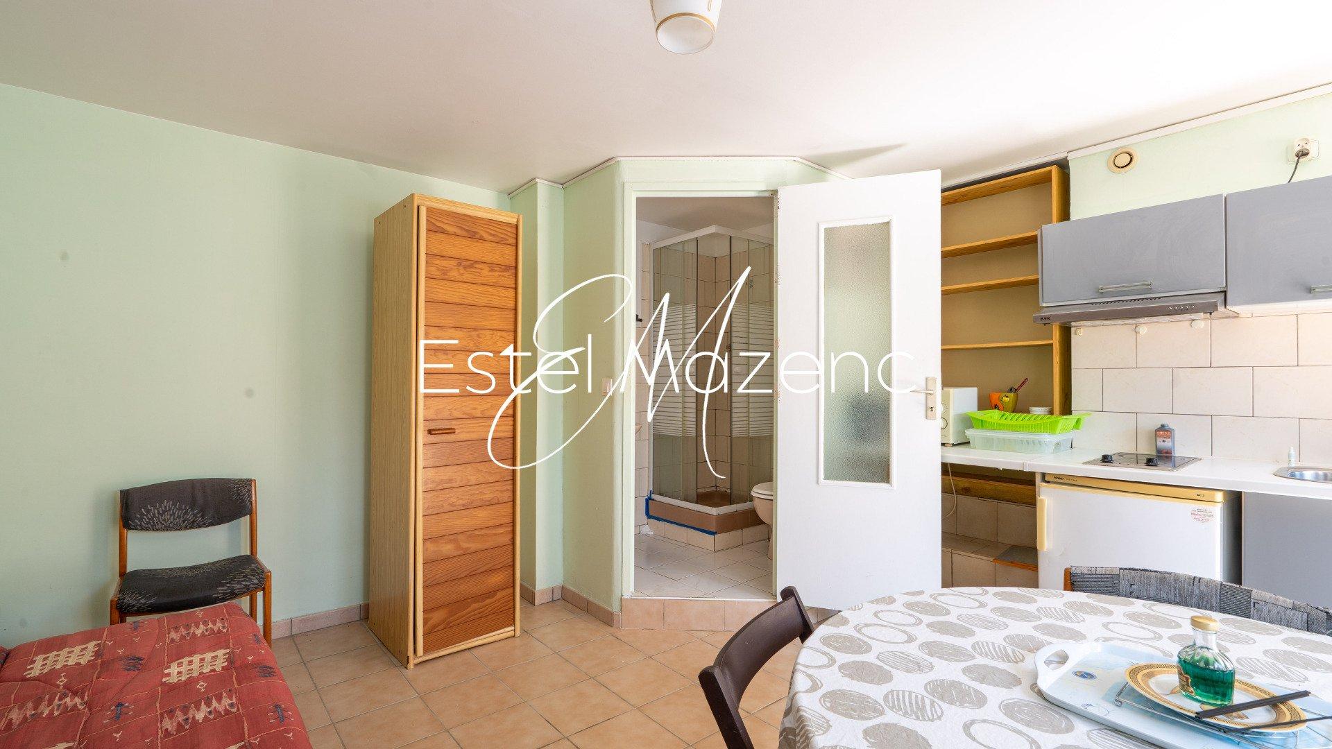 Photo 7 of the listing.