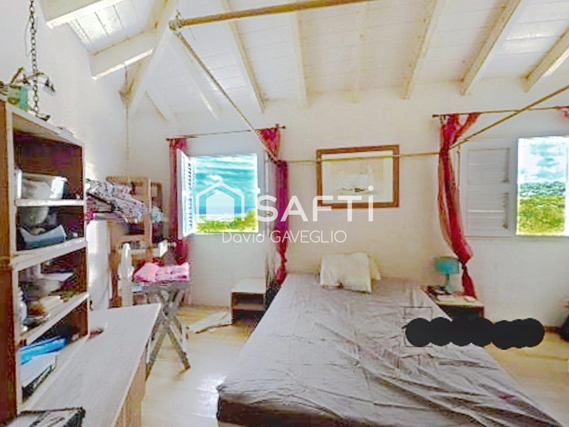 Maison T3 en bois de style créole, vue mer